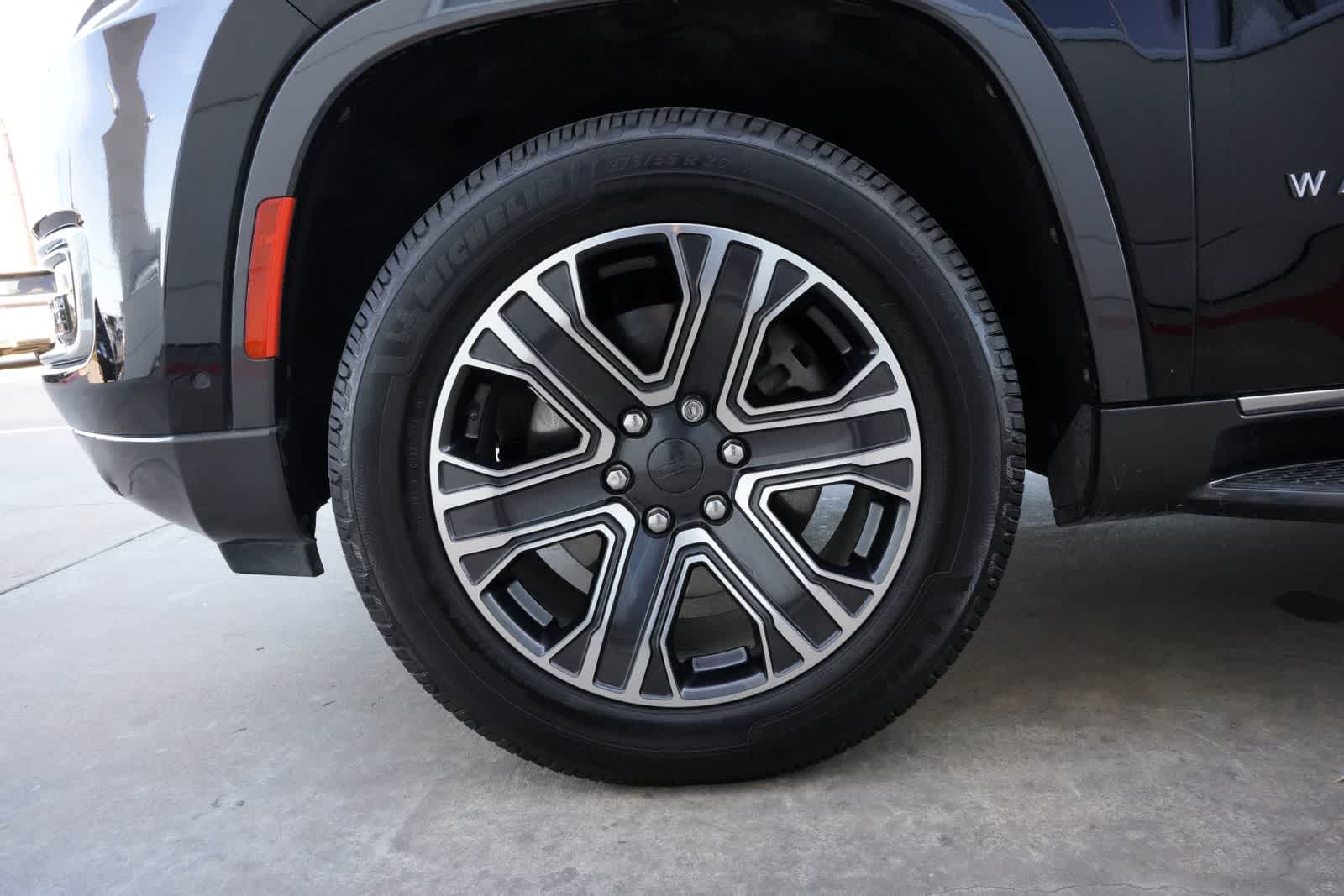 Thumbnail: 2022 Jeep Wagoneer - 25