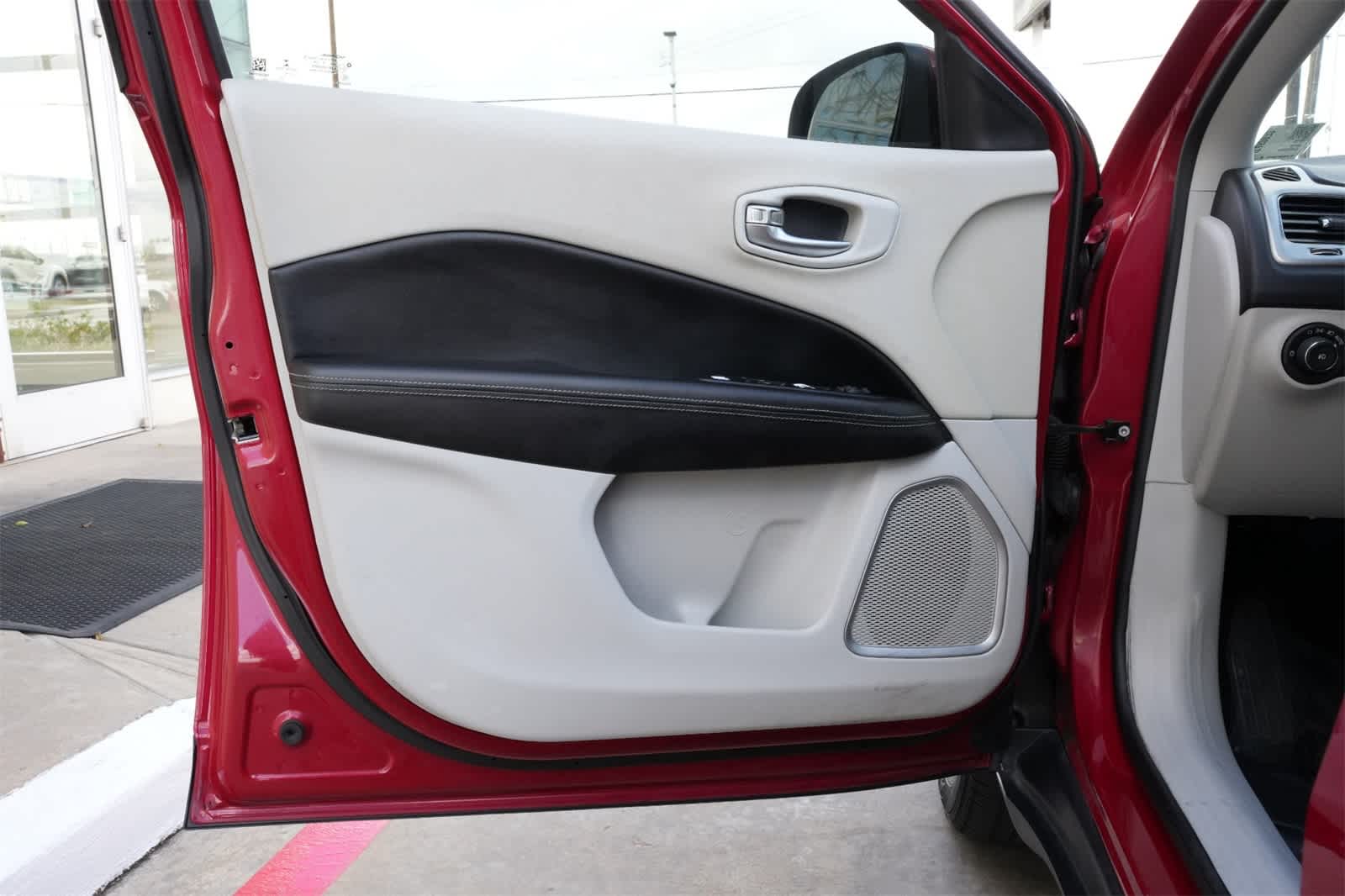 Thumbnail: 2018 Jeep Compass - 17