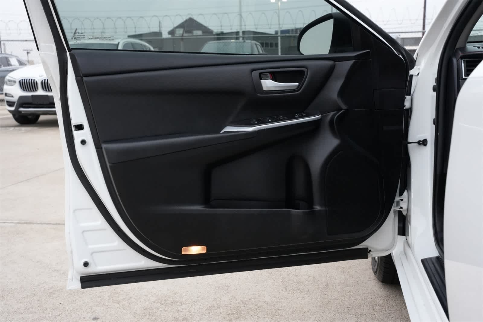 Thumbnail: 2015 Toyota Camry - 18