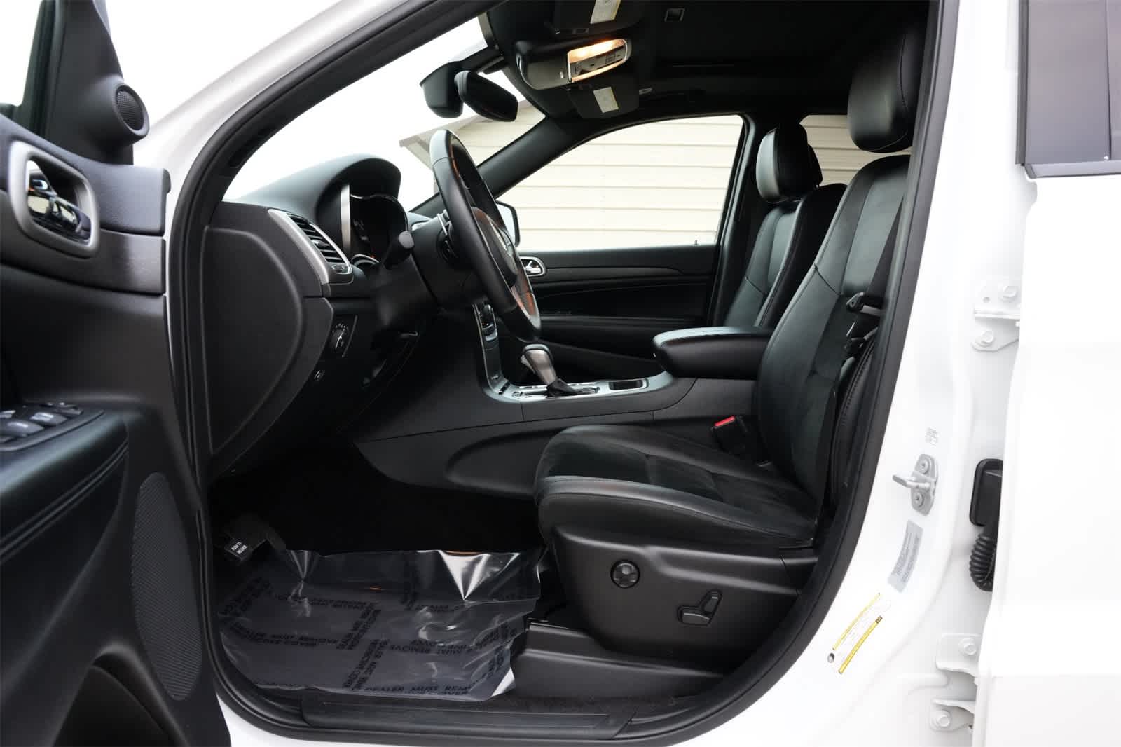 Thumbnail: 2017 Jeep Grand Cherokee - 17