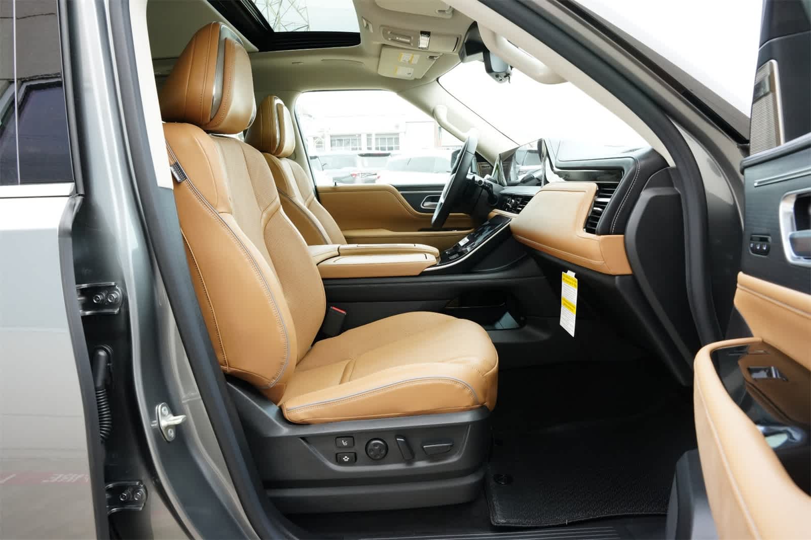 Thumbnail: 2025 INFINITI QX80 - 25