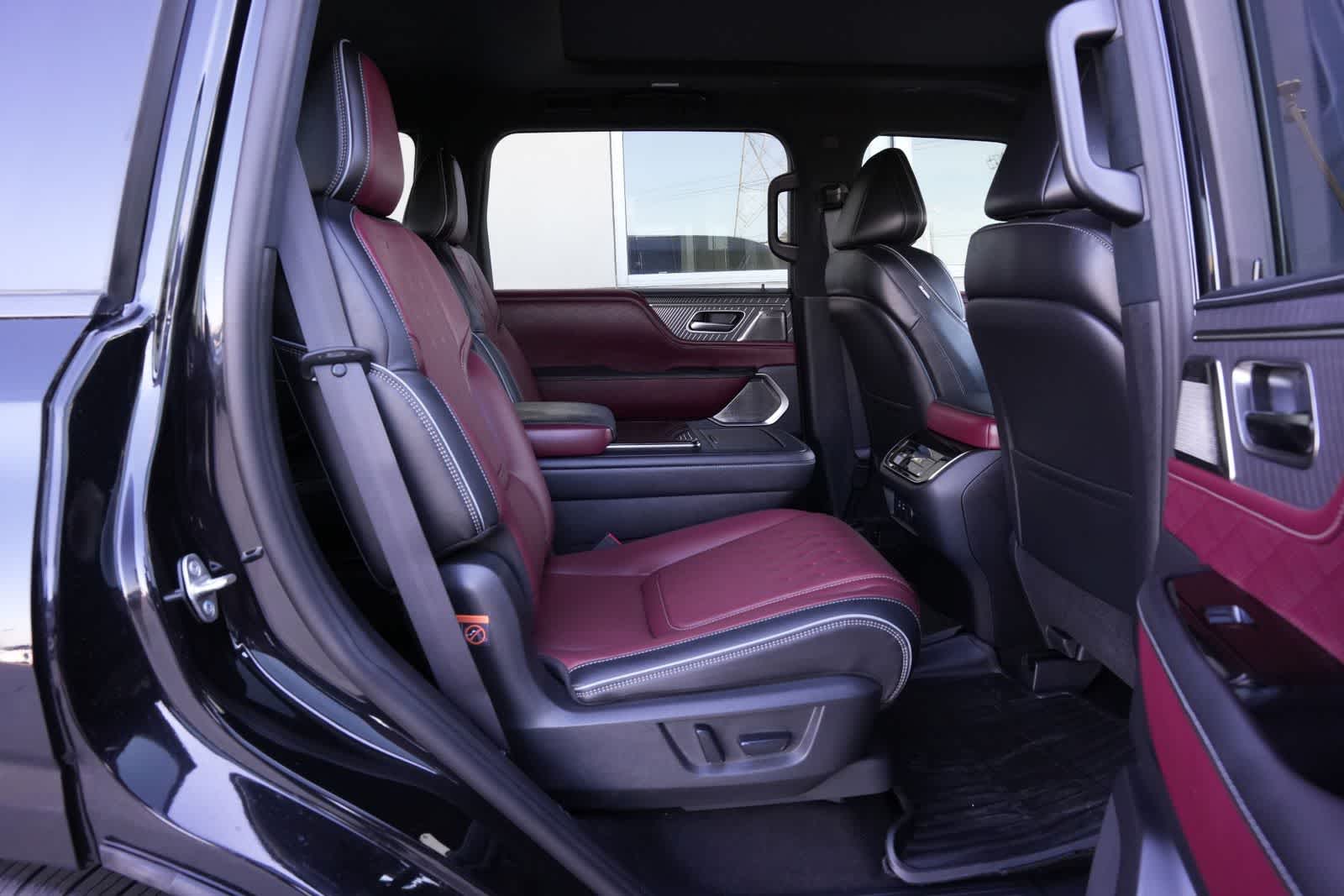 Thumbnail: 2026 INFINITI QX80 - 21
