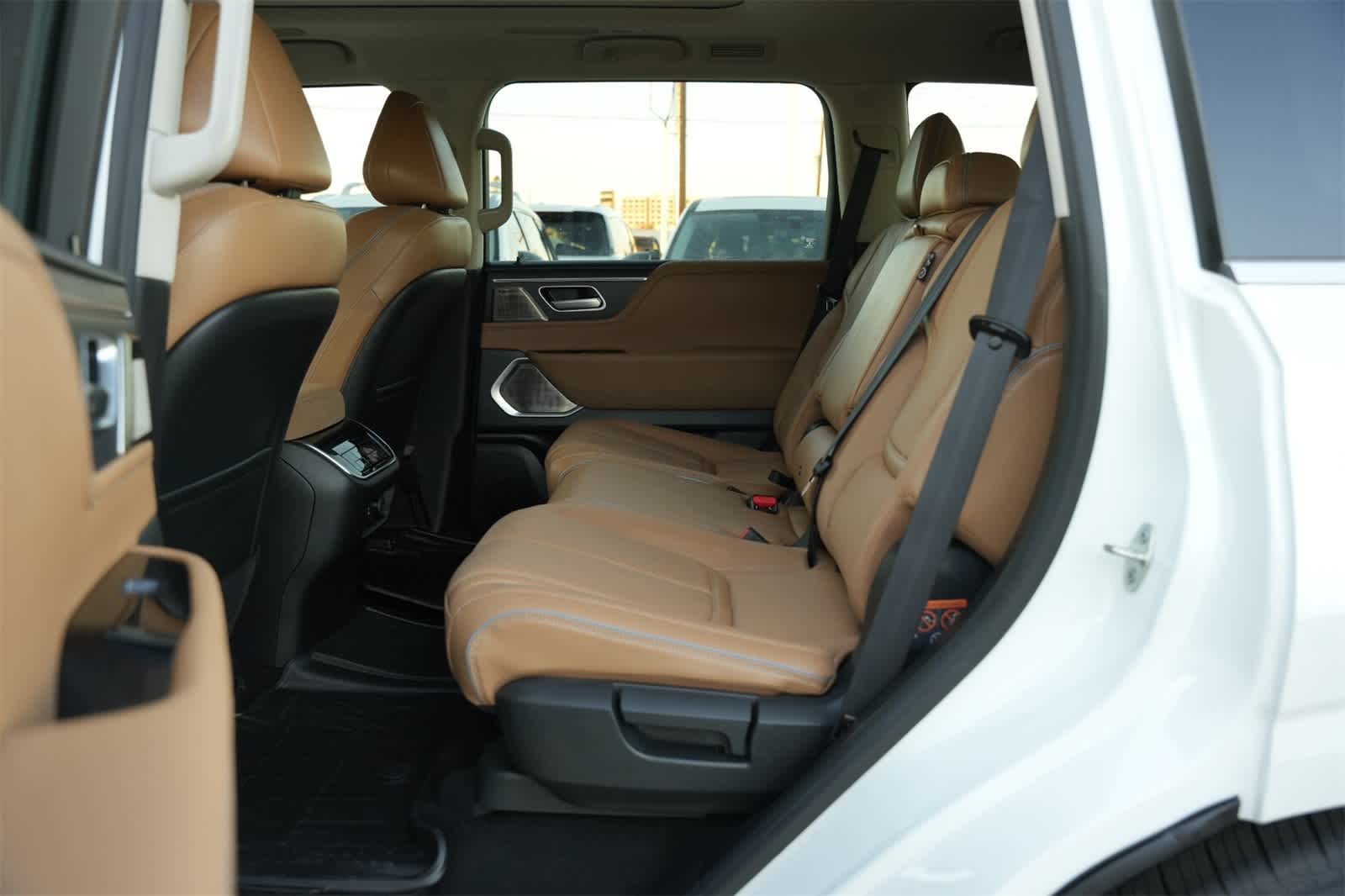 Thumbnail: 2025 INFINITI QX80 - 17