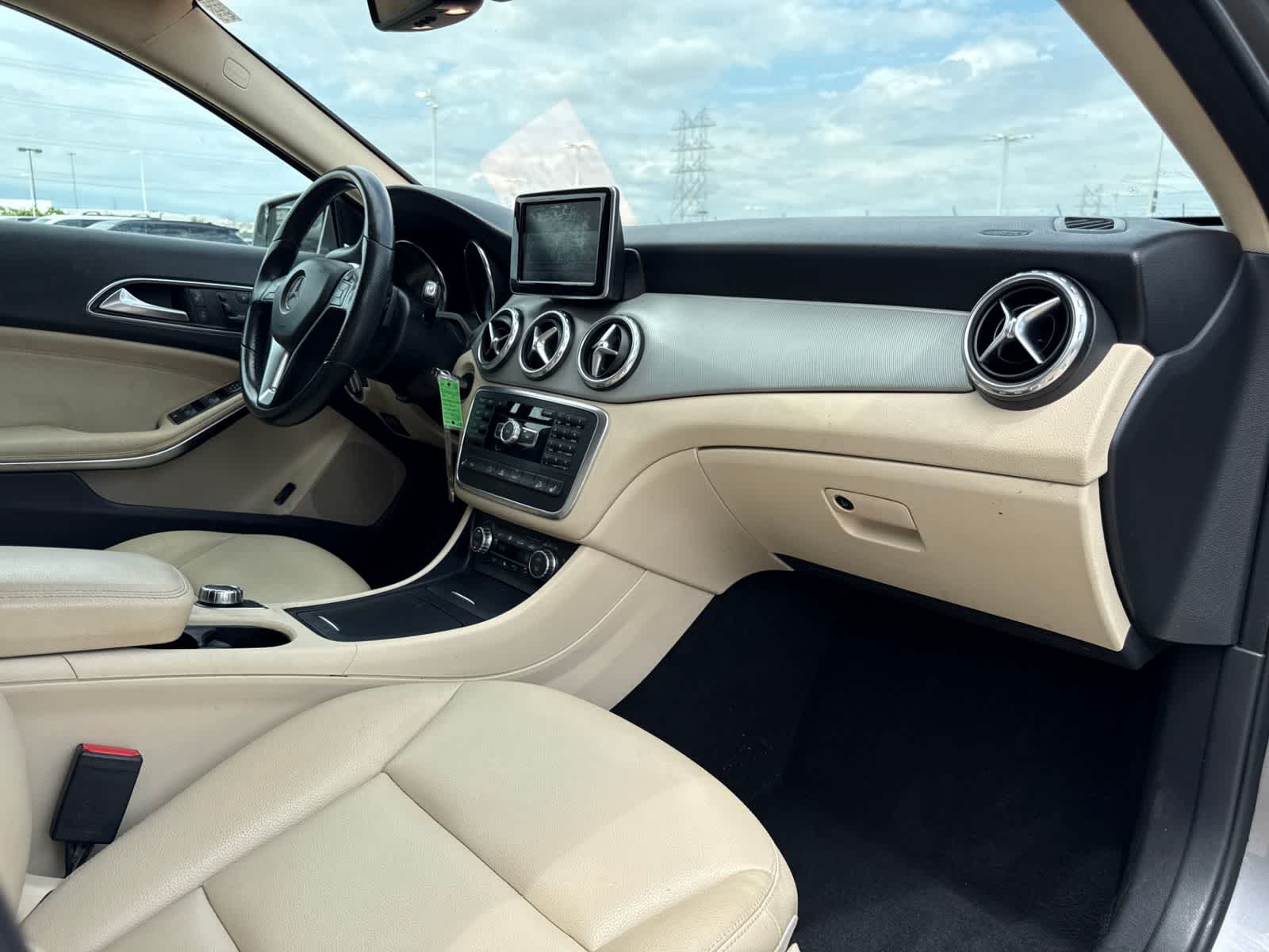 Thumbnail: 2015 Mercedes-Benz GLA - 21