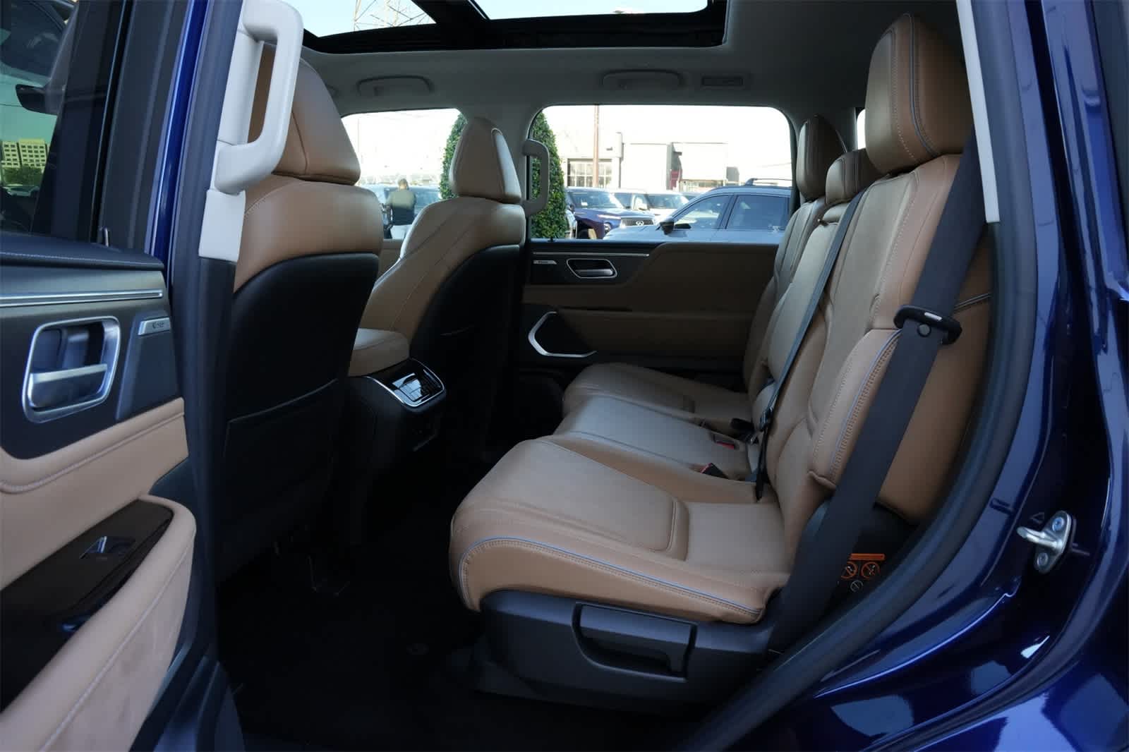 Thumbnail: 2025 INFINITI QX80 - 19