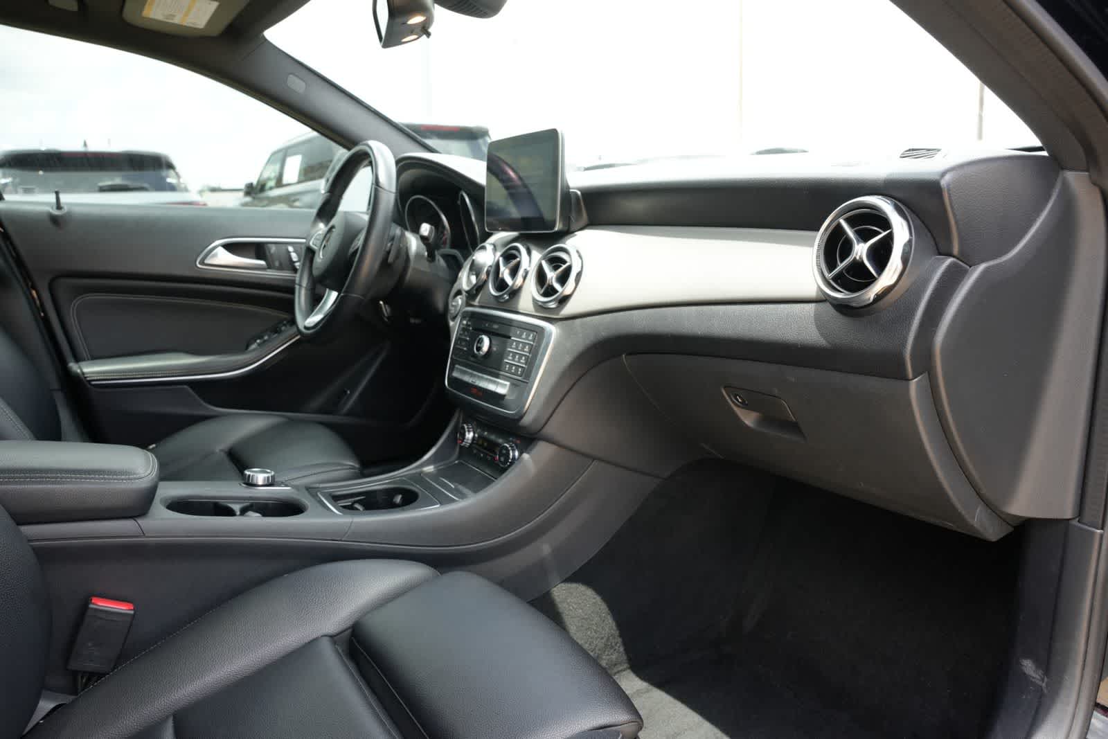 Thumbnail: 2020 Mercedes-Benz GLA - 21