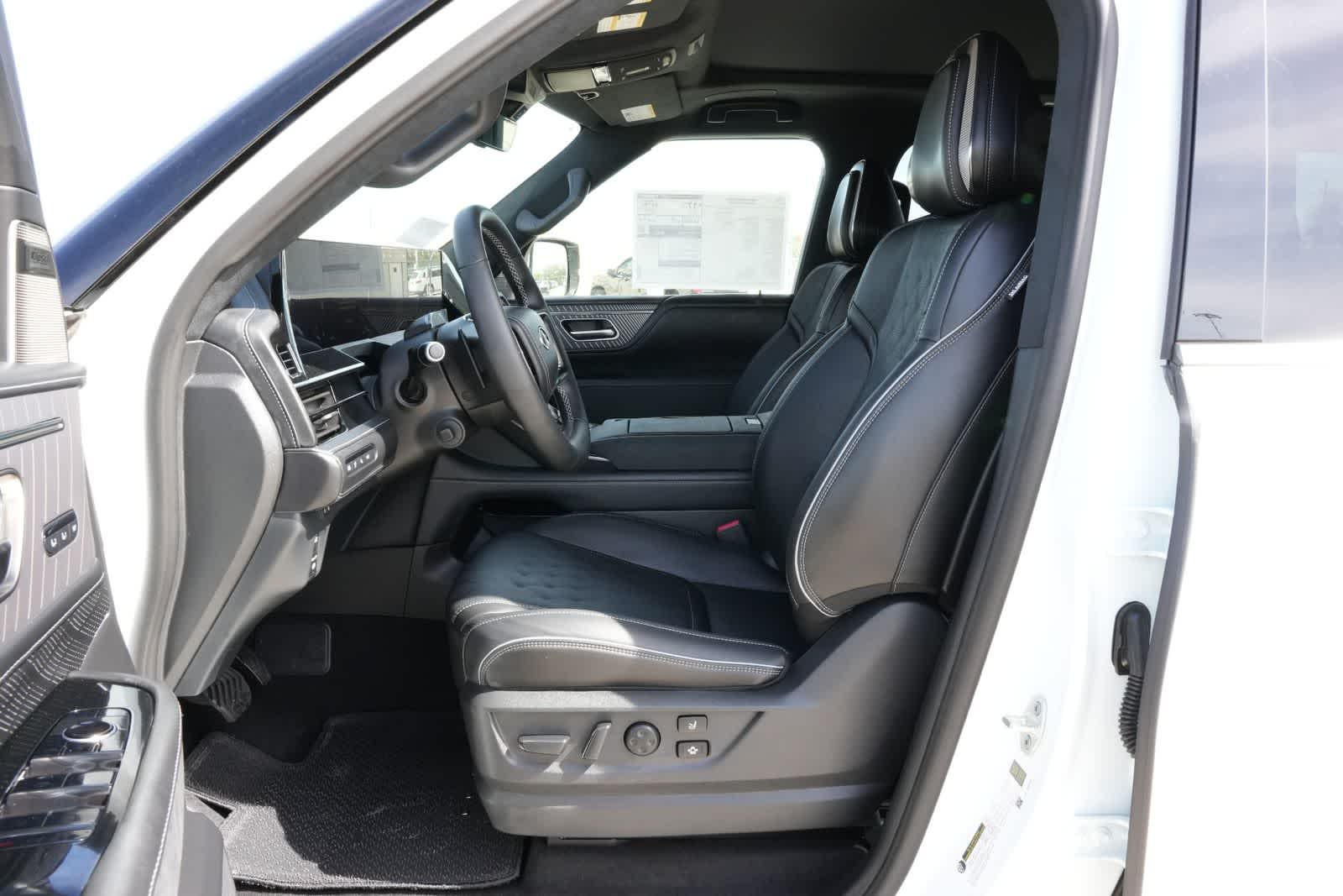 Thumbnail: 2026 INFINITI QX80 - 17