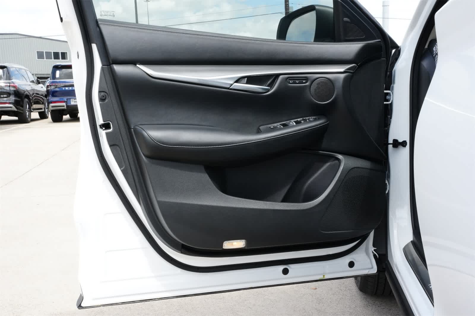 Thumbnail: 2025 INFINITI QX50 - 18