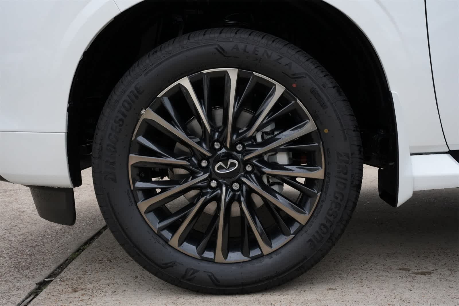 Thumbnail: 2026 INFINITI QX80 - 26