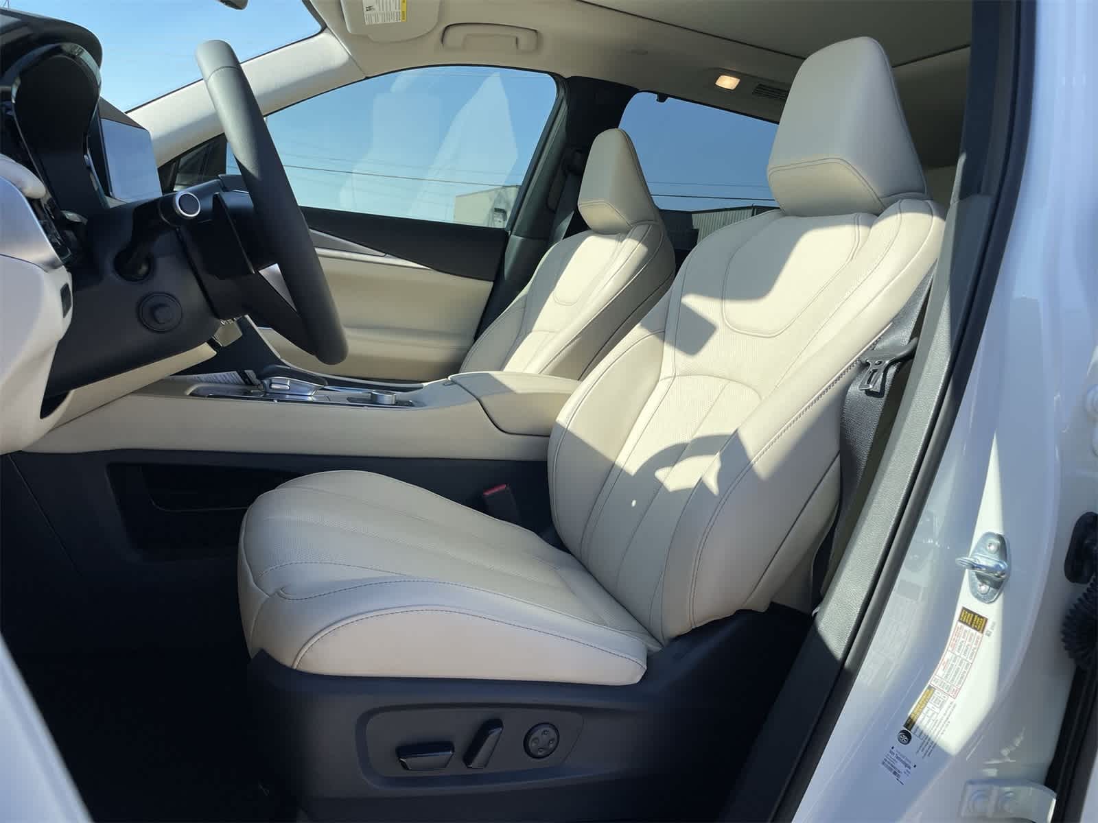 Thumbnail: 2025 INFINITI QX60 - 17