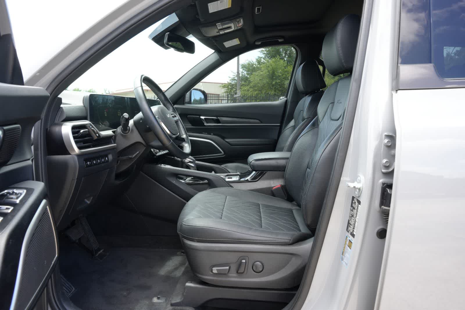 Thumbnail: 2023 Kia Telluride - 16