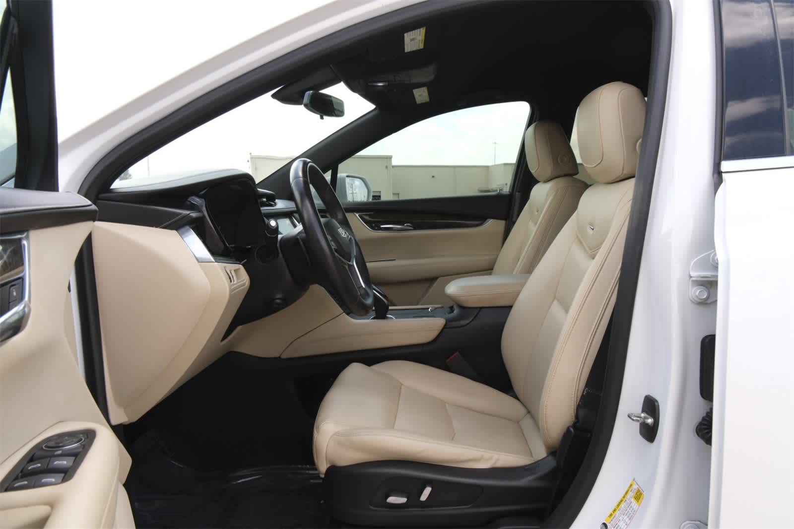 Thumbnail: 2017 Cadillac XT5 - 17