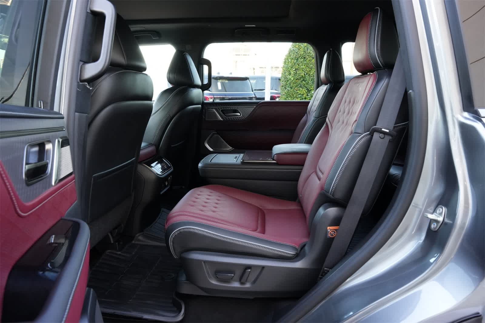 Thumbnail: 2026 INFINITI QX80 - 19