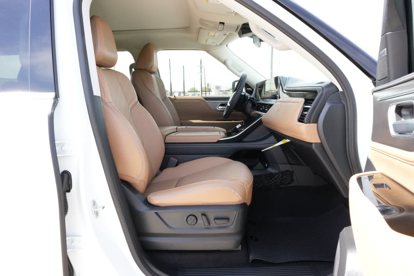 Thumbnail: 2026 INFINITI QX80 - 23