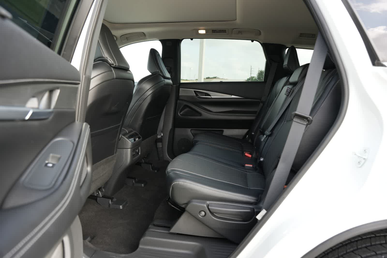 Thumbnail: 2023 INFINITI QX60 - 19