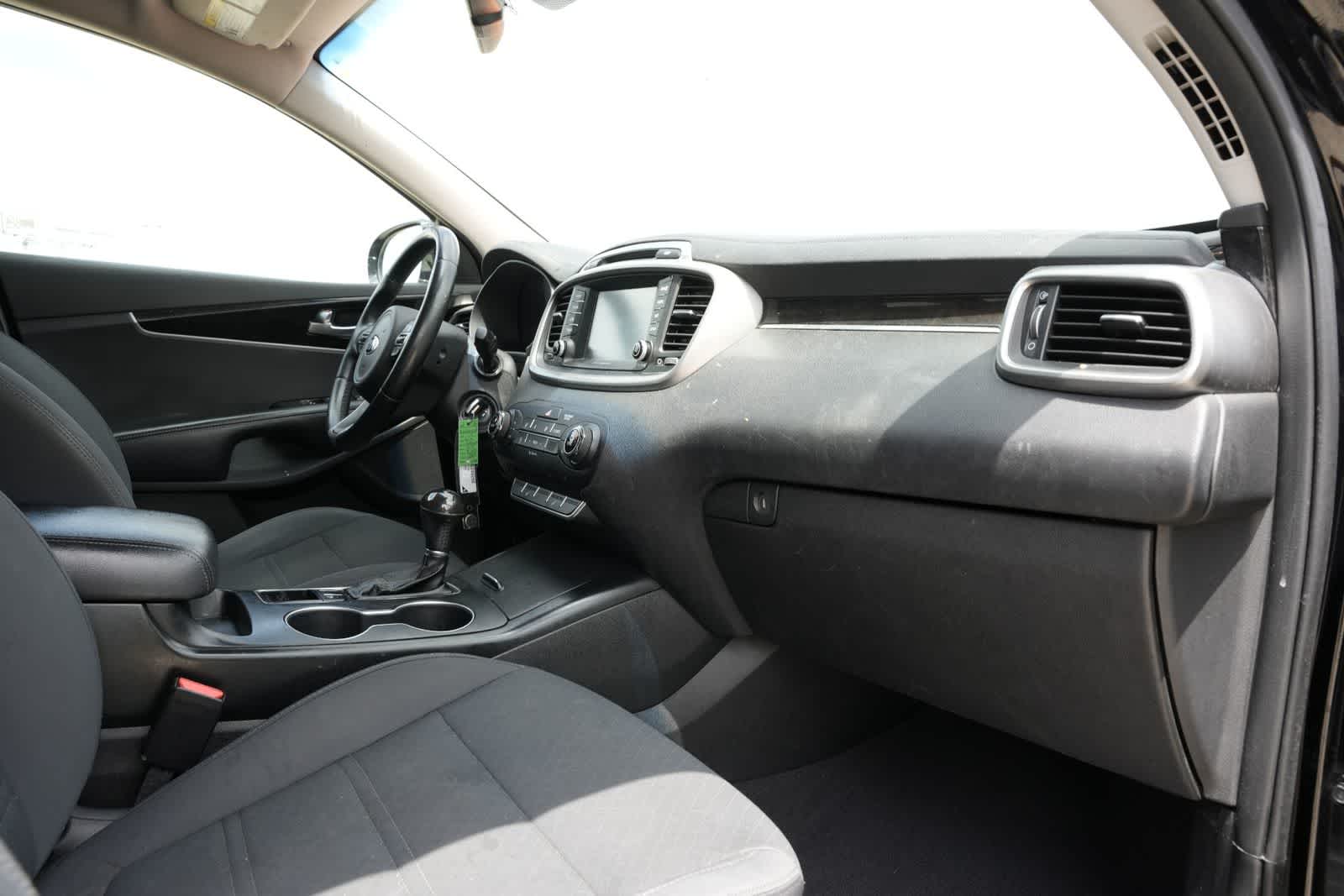 Thumbnail: 2017 Kia Sorento - 17