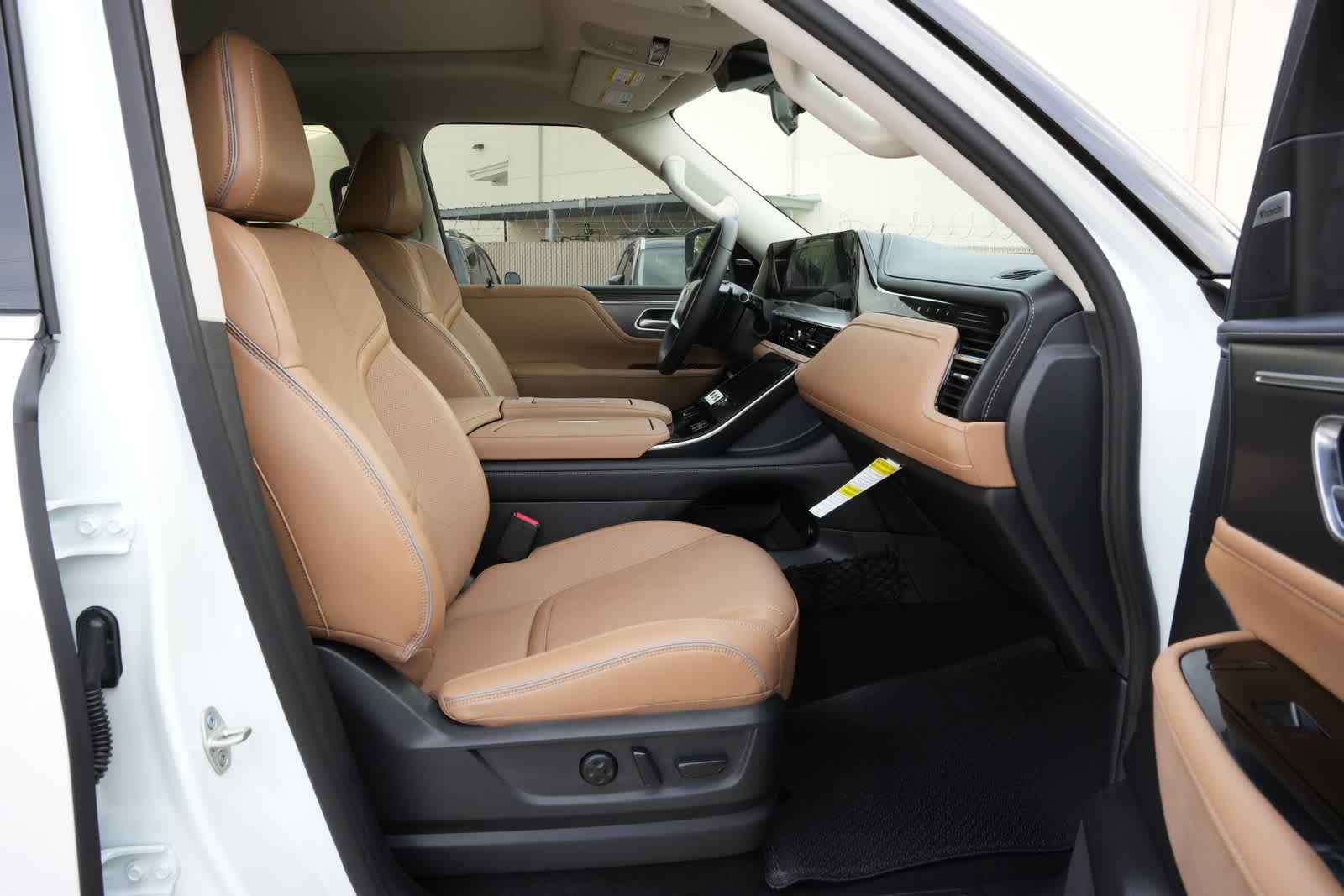 Thumbnail: 2026 INFINITI QX80 - 23