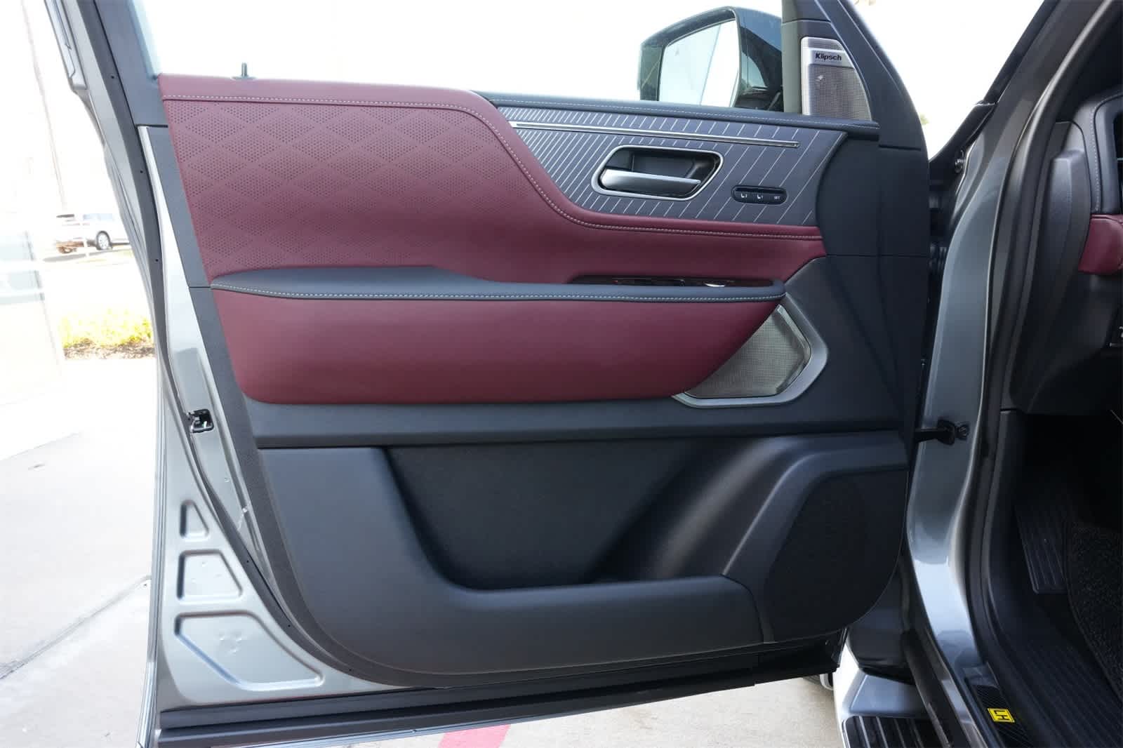 Thumbnail: 2026 INFINITI QX80 - 18