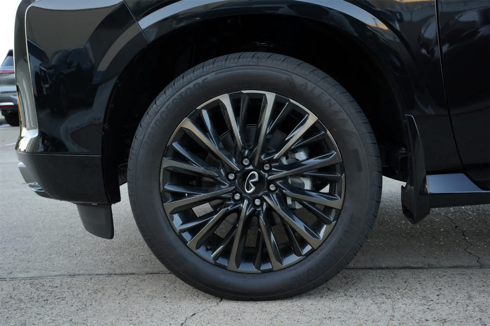 Thumbnail: 2026 INFINITI QX80 - 25