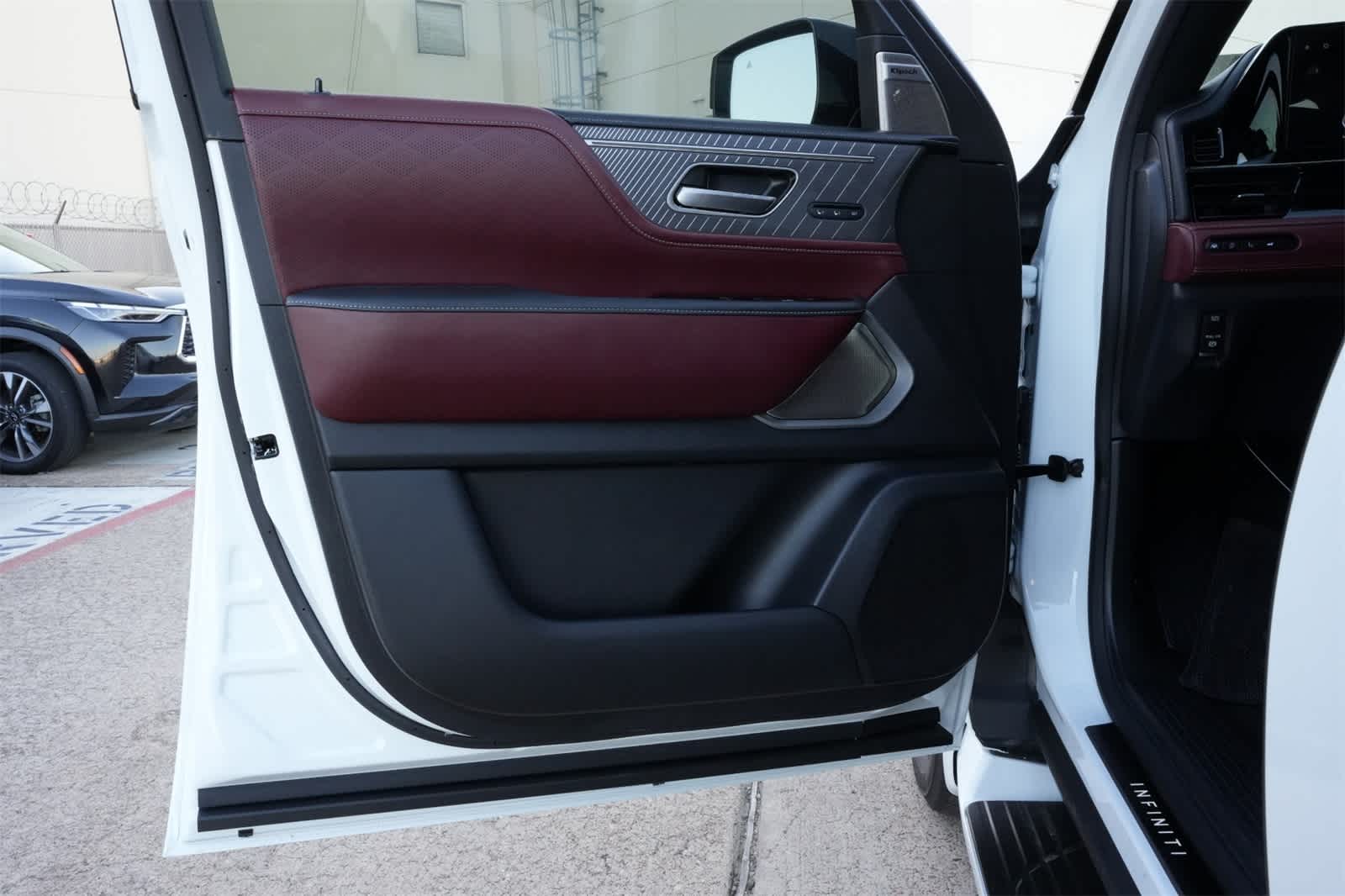 Thumbnail: 2026 INFINITI QX80 - 18