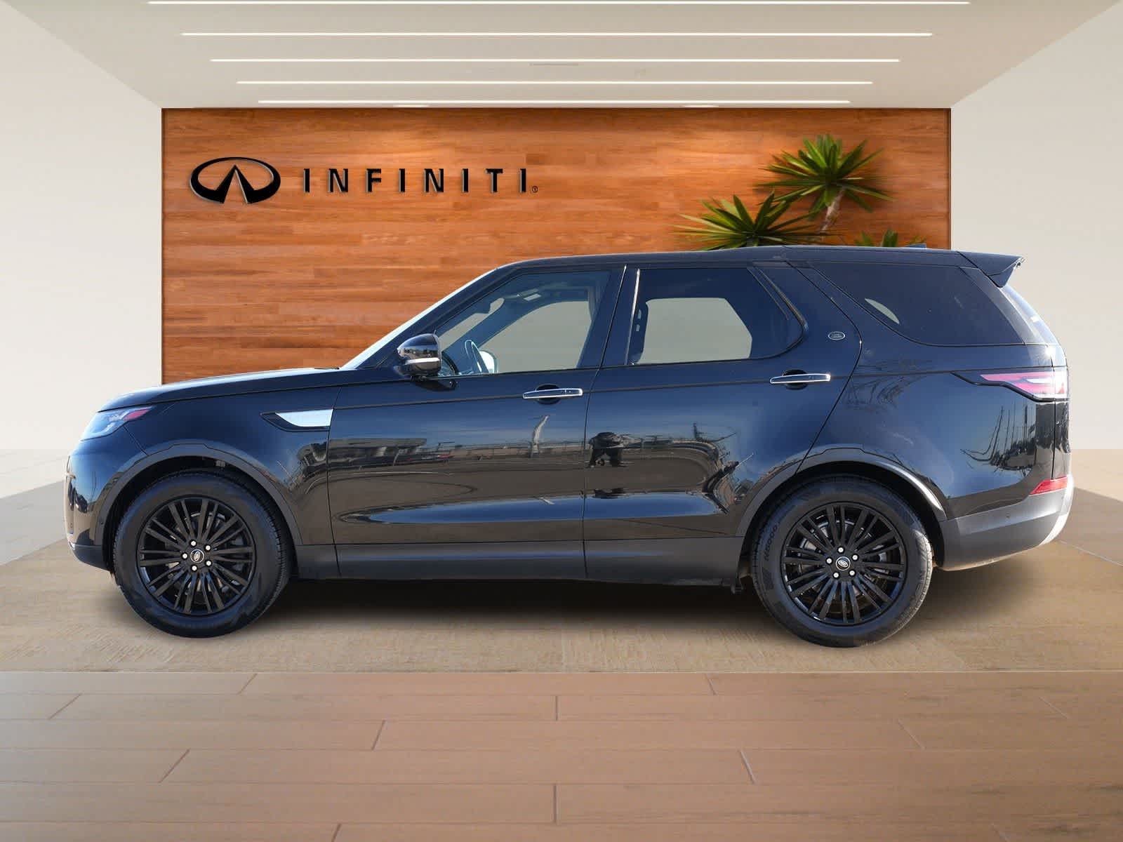 Thumbnail: 2017 Land Rover Discovery - 4