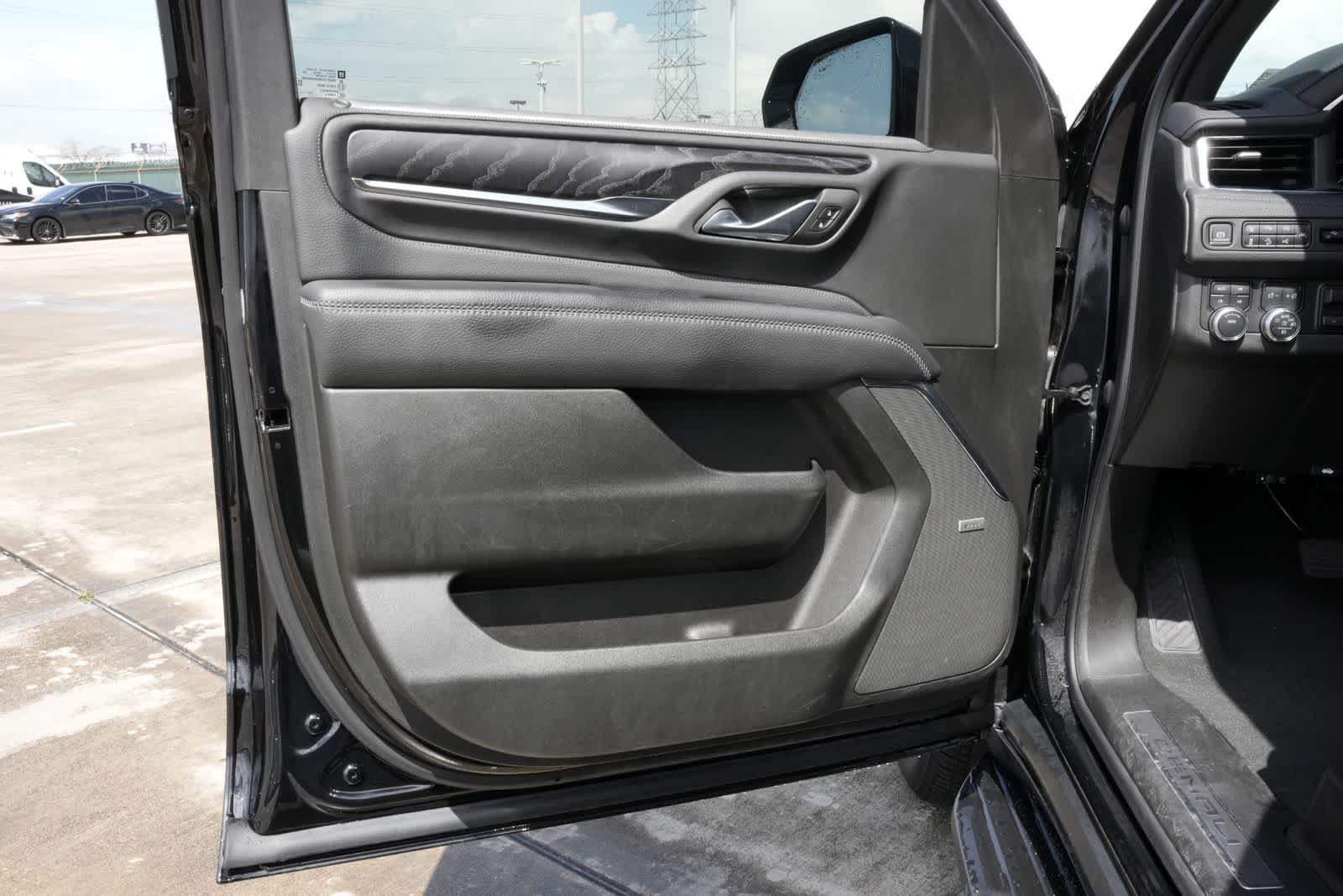 Thumbnail: 2023 GMC Yukon XL - 17