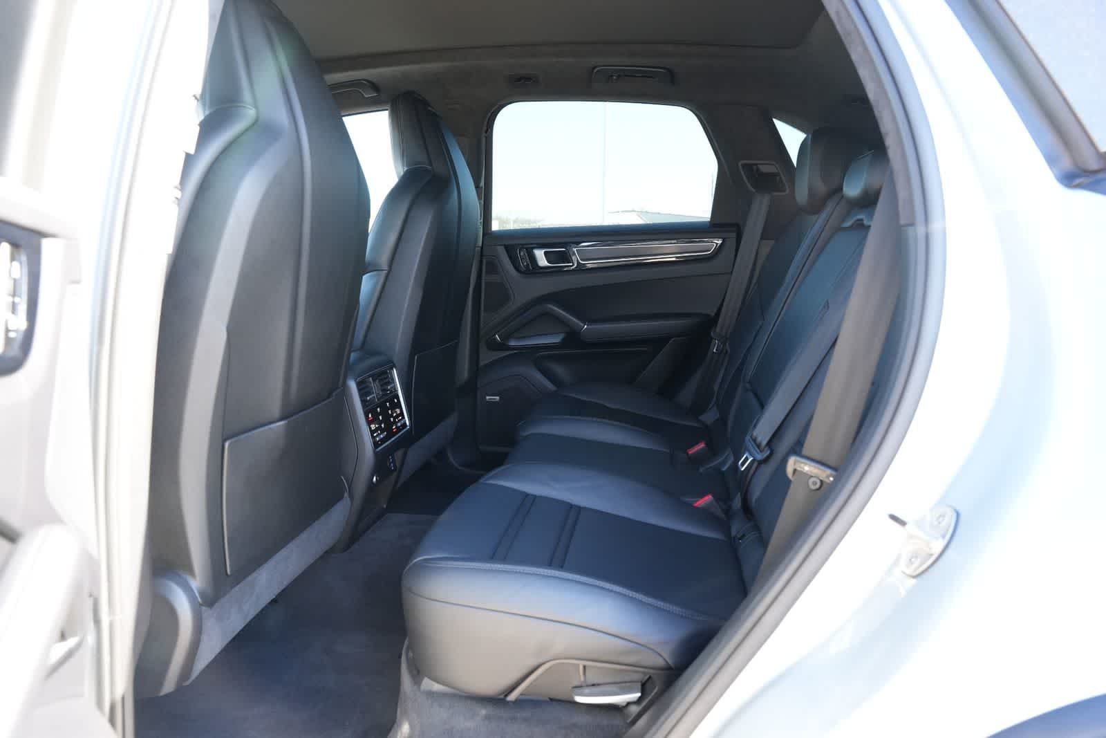 Thumbnail: 2021 Porsche Cayenne - 17