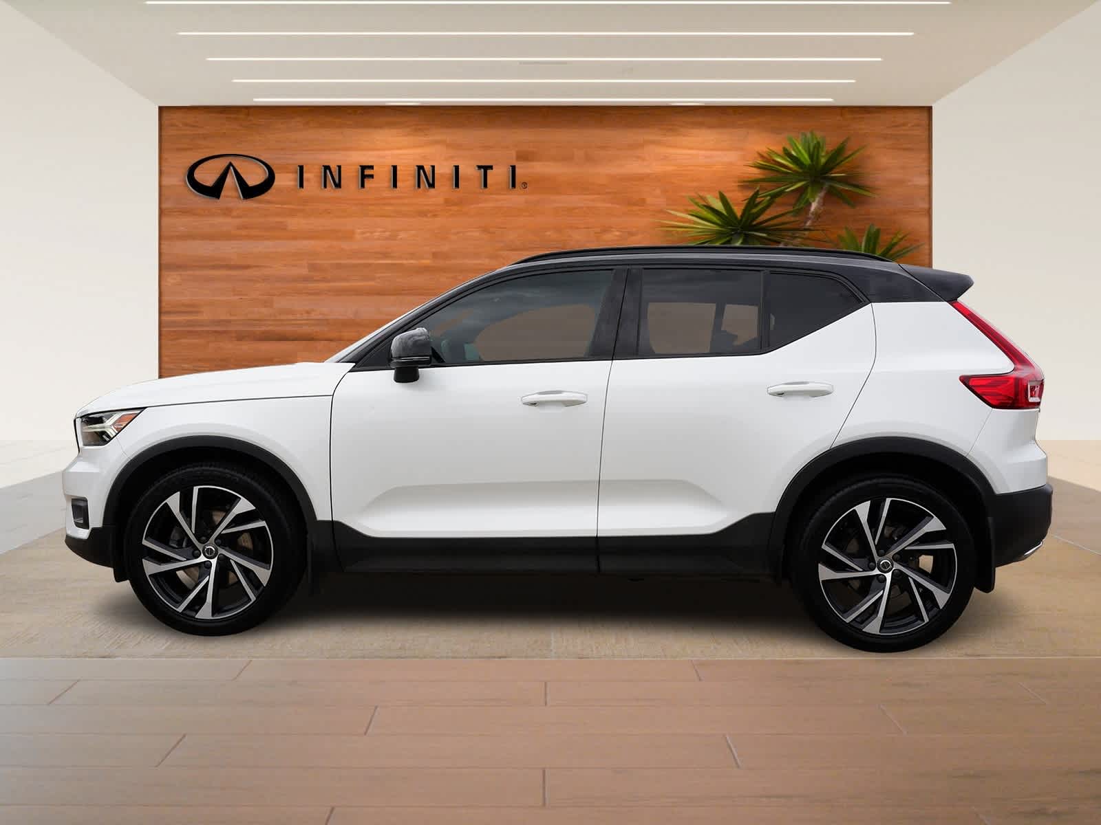 Thumbnail: 2020 Volvo XC40 - 4