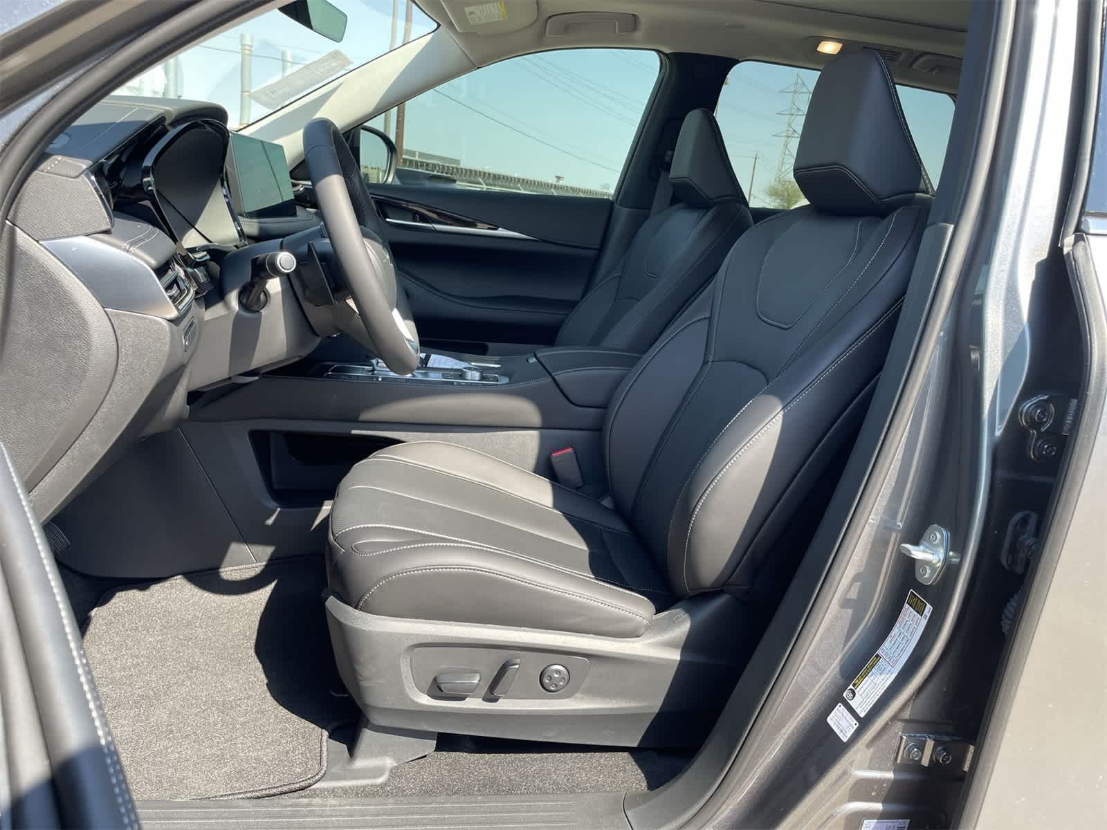 Thumbnail: 2025 INFINITI QX60 - 17