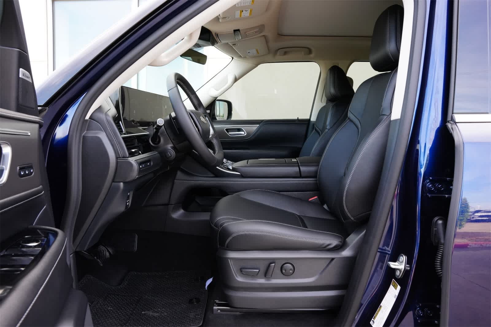 Thumbnail: 2025 INFINITI QX80 - 17