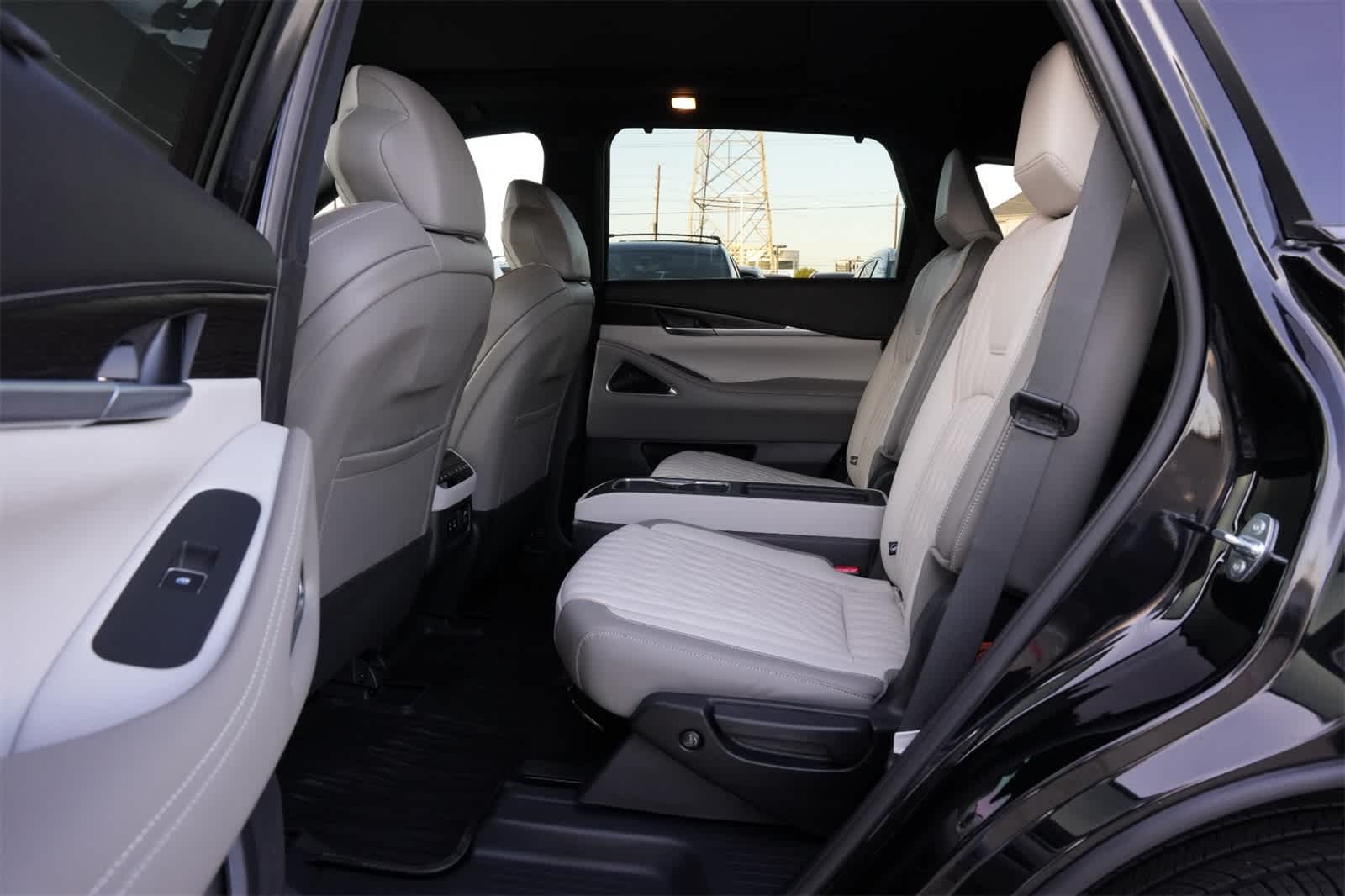 Thumbnail: 2026 INFINITI QX60 - 19