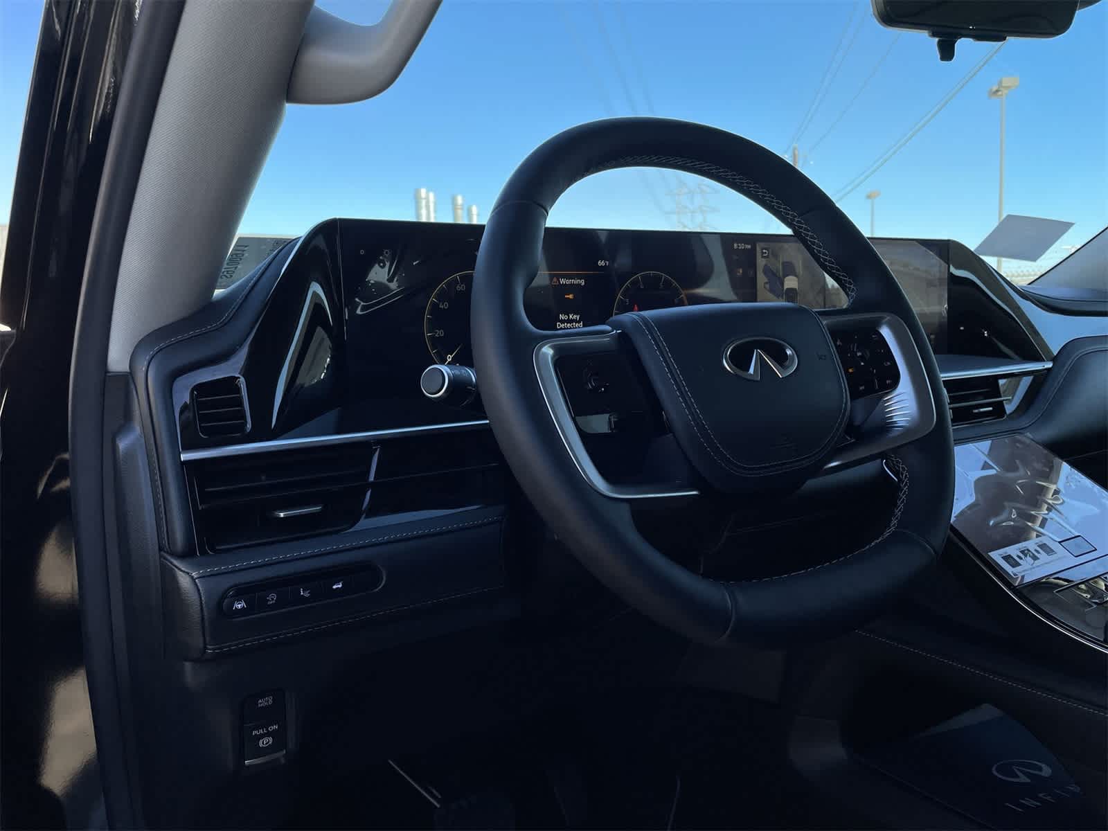 Thumbnail: 2025 INFINITI QX80 - 16
