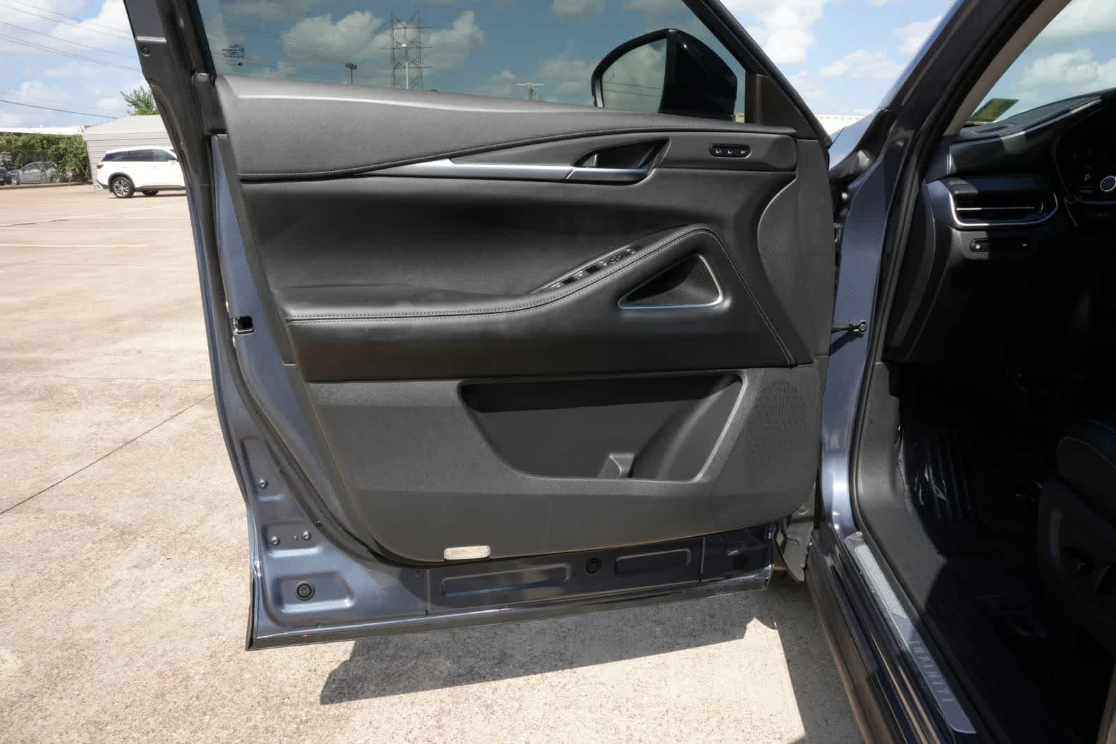 Thumbnail: 2026 INFINITI QX60 - 17