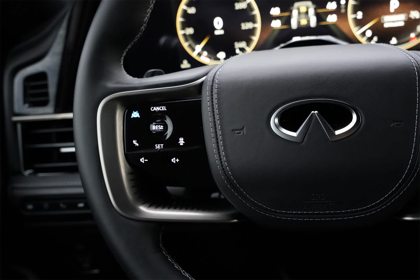 Thumbnail: 2026 INFINITI QX80 - 10