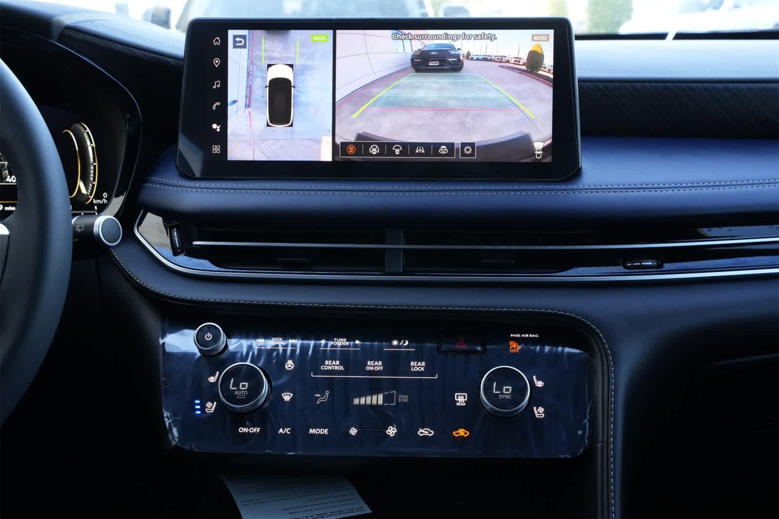 Thumbnail: 2026 INFINITI QX60 - 13