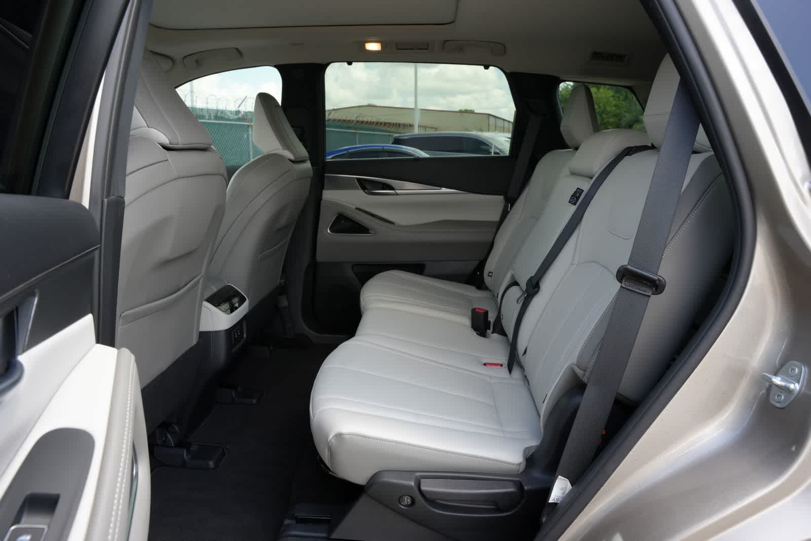 Thumbnail: 2026 INFINITI QX60 - 19