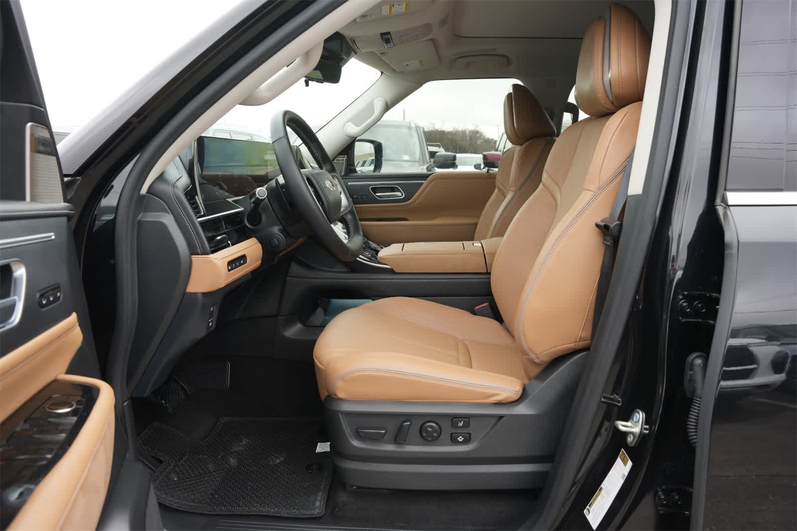 Thumbnail: 2025 INFINITI QX80 - 17