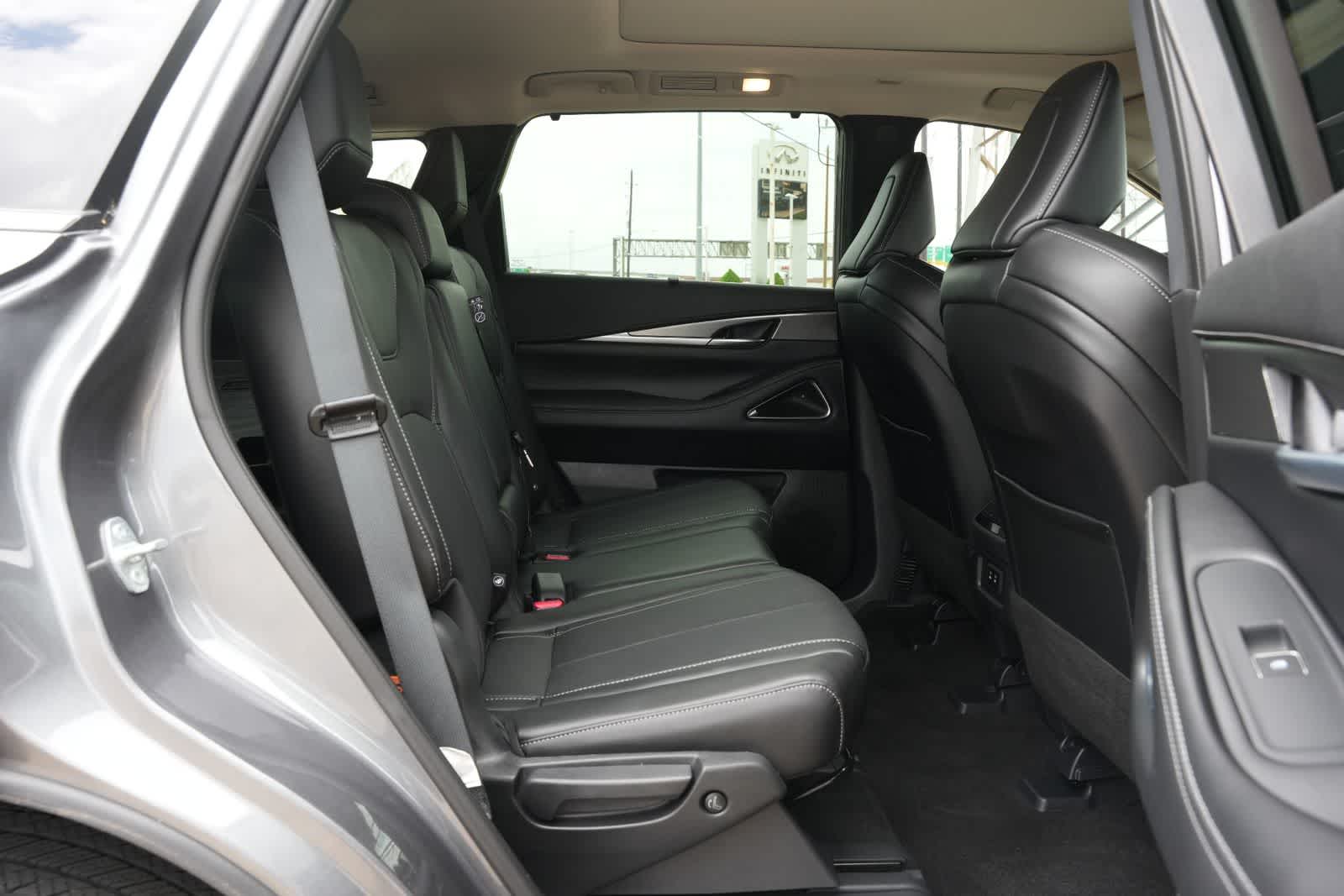 Thumbnail: 2026 INFINITI QX60 - 21