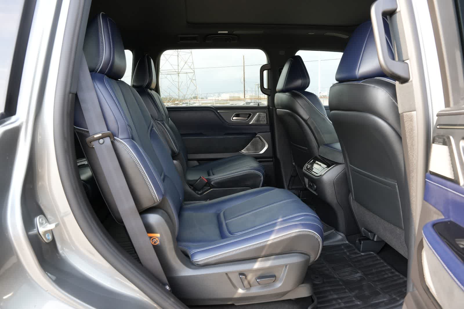 Thumbnail: 2026 INFINITI QX80 - 21