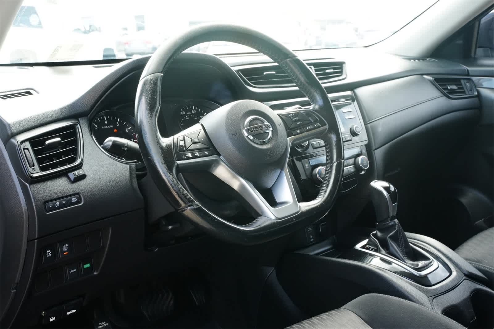 Thumbnail: 2017 Nissan Rogue - 15