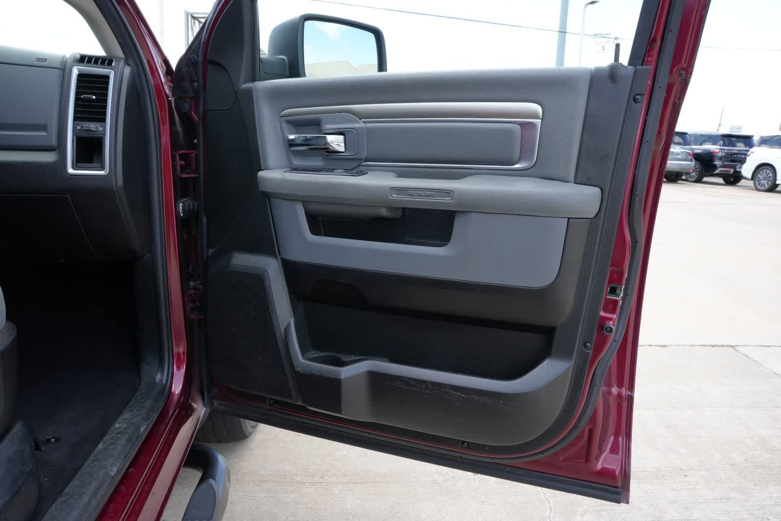 Thumbnail: 2019 RAM 1500 Classic - 21