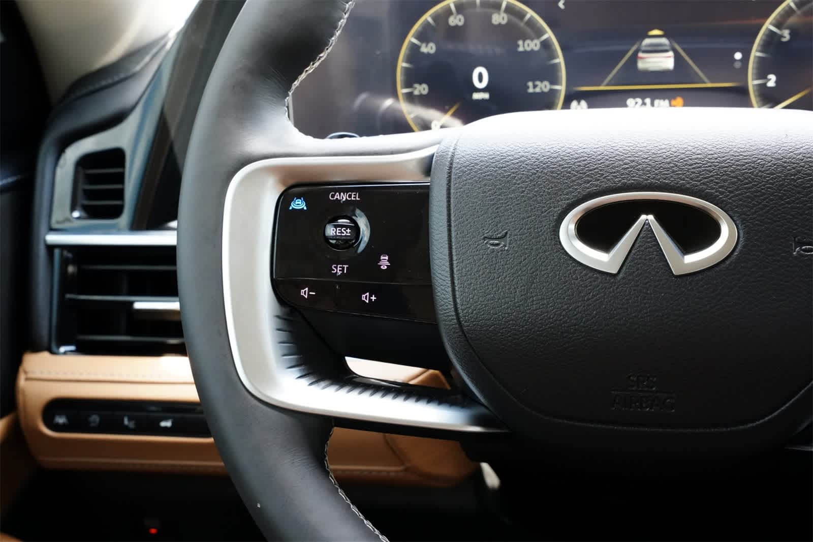 Thumbnail: 2025 INFINITI QX80 - 10