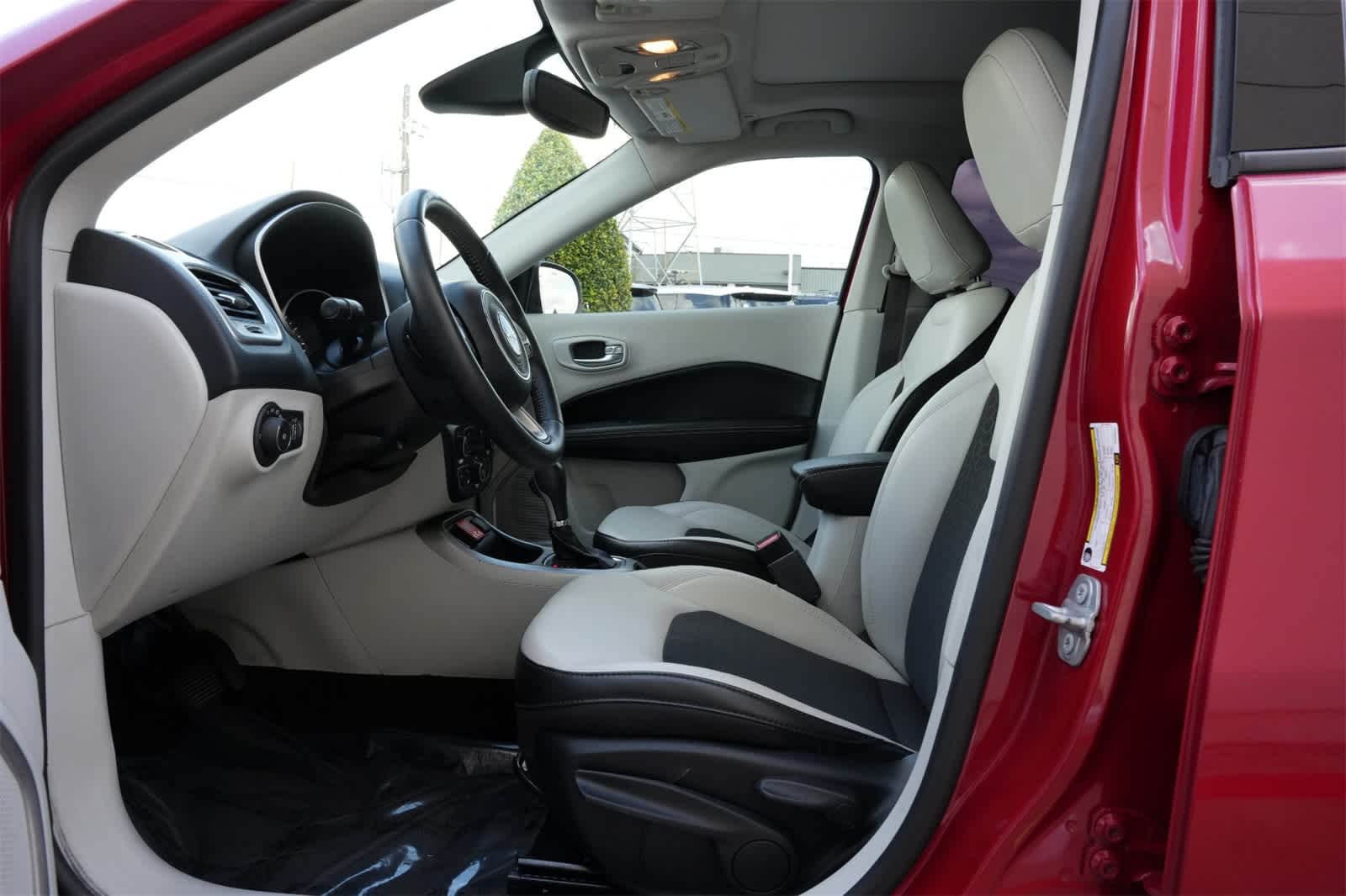 Thumbnail: 2018 Jeep Compass - 16