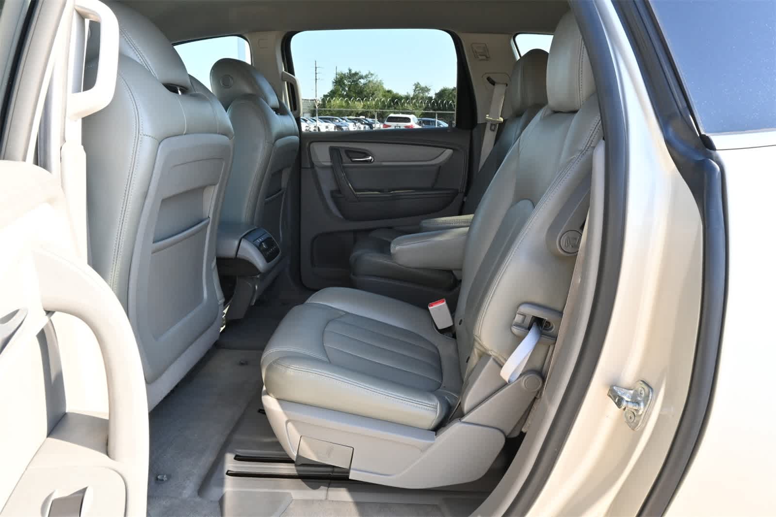 Thumbnail: 2014 Chevrolet Traverse - 17