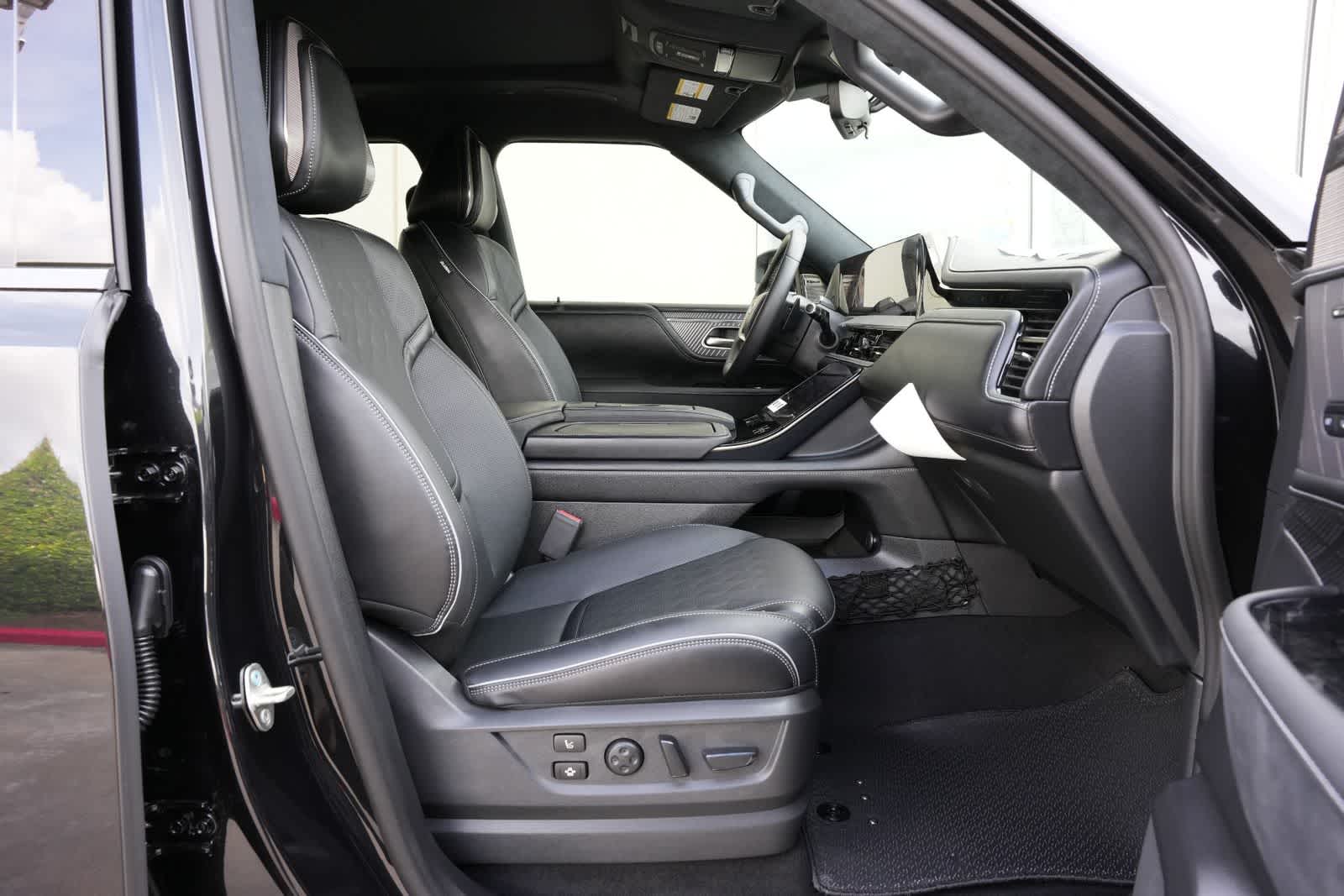 Thumbnail: 2026 INFINITI QX80 - 24