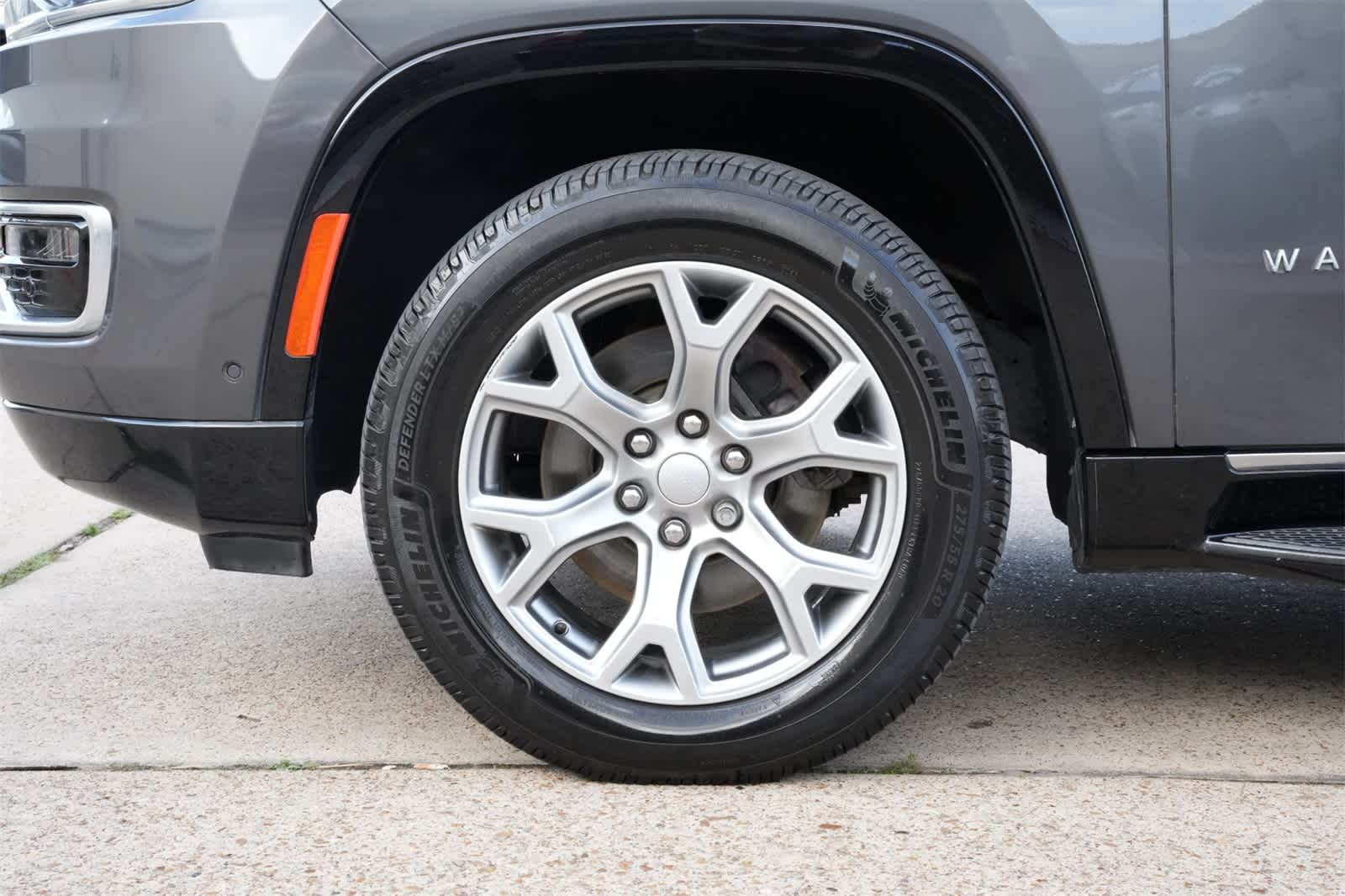 Thumbnail: 2022 Jeep Wagoneer - 26