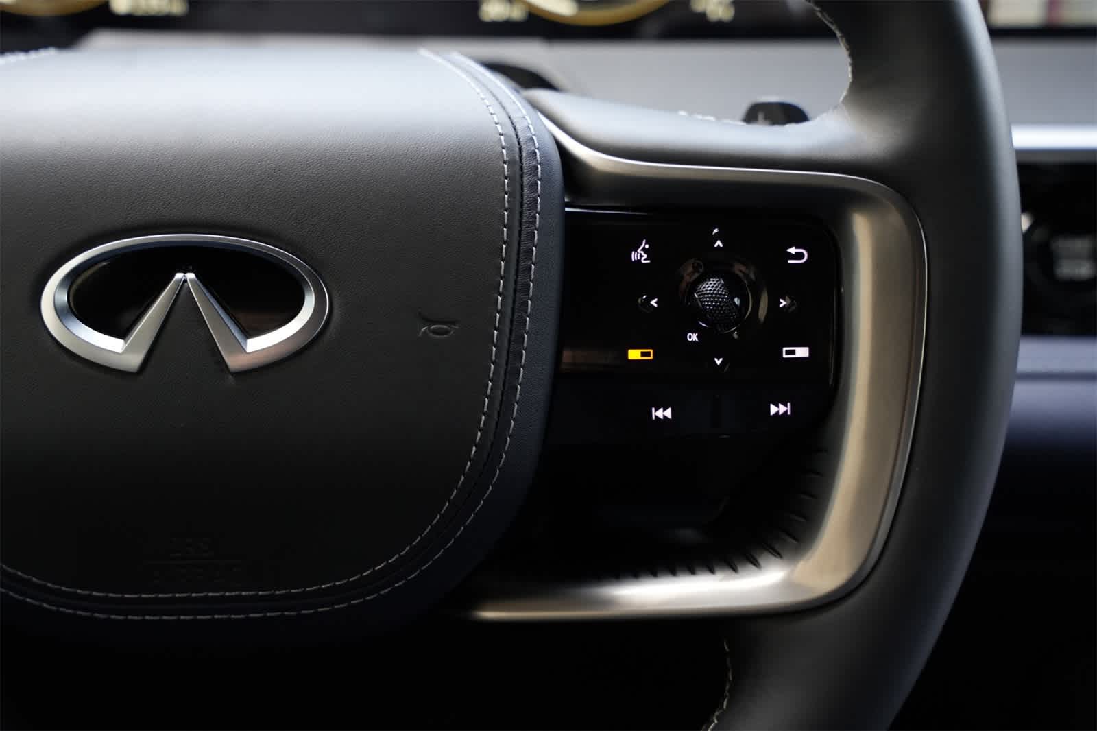 Thumbnail: 2026 INFINITI QX80 - 11