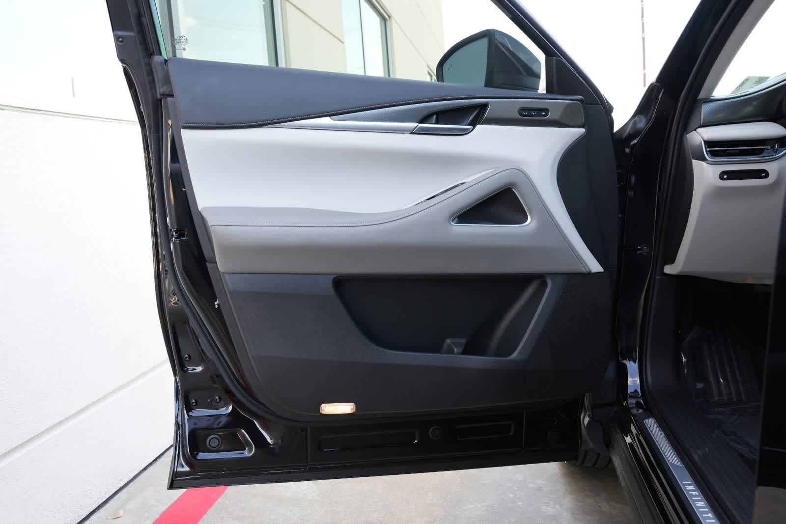 Thumbnail: 2026 INFINITI QX60 - 18