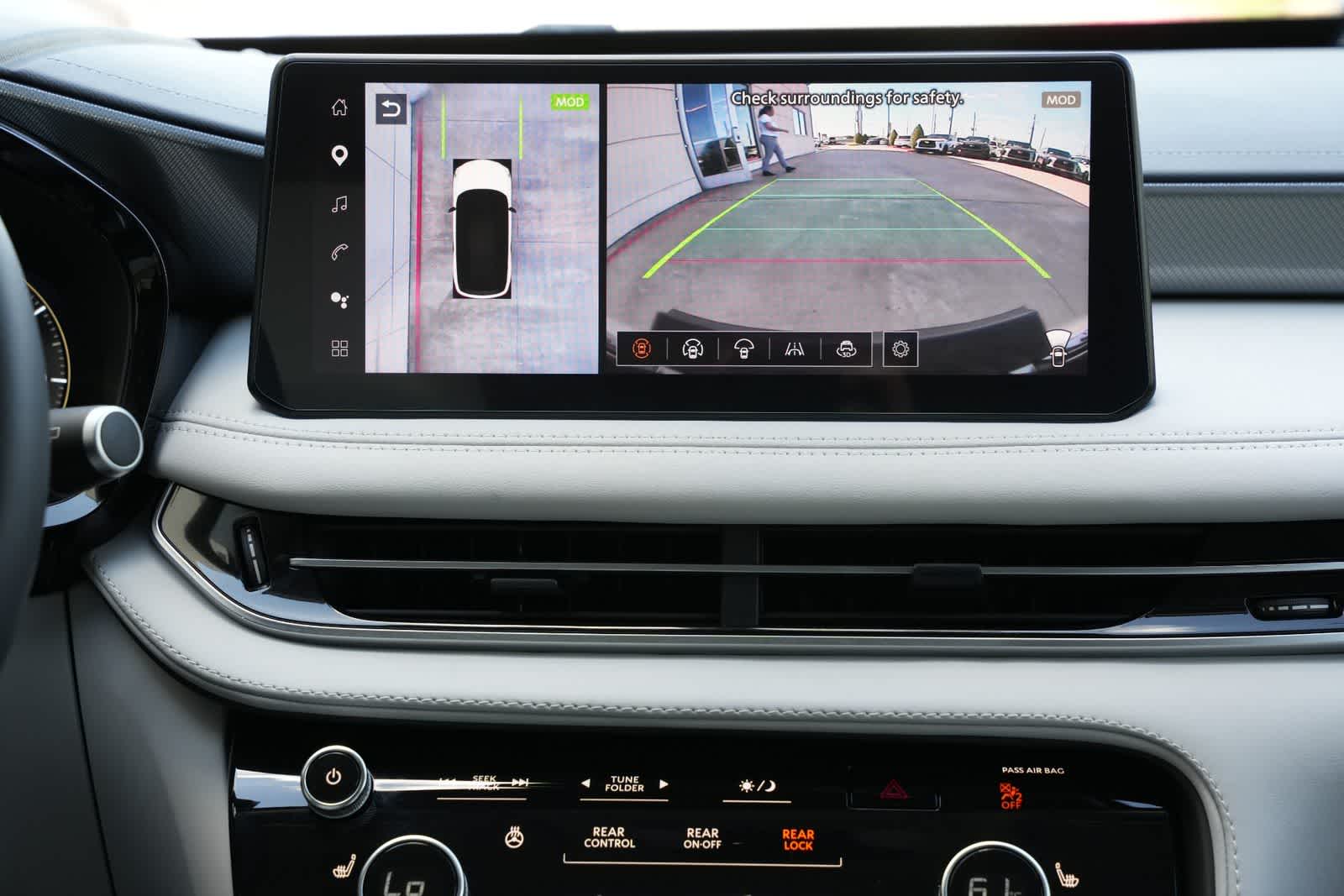 Thumbnail: 2026 INFINITI QX60 - 14