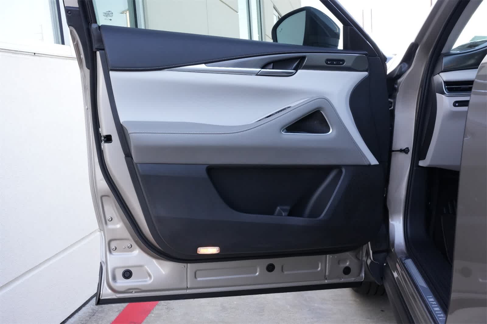 Thumbnail: 2026 INFINITI QX60 - 18